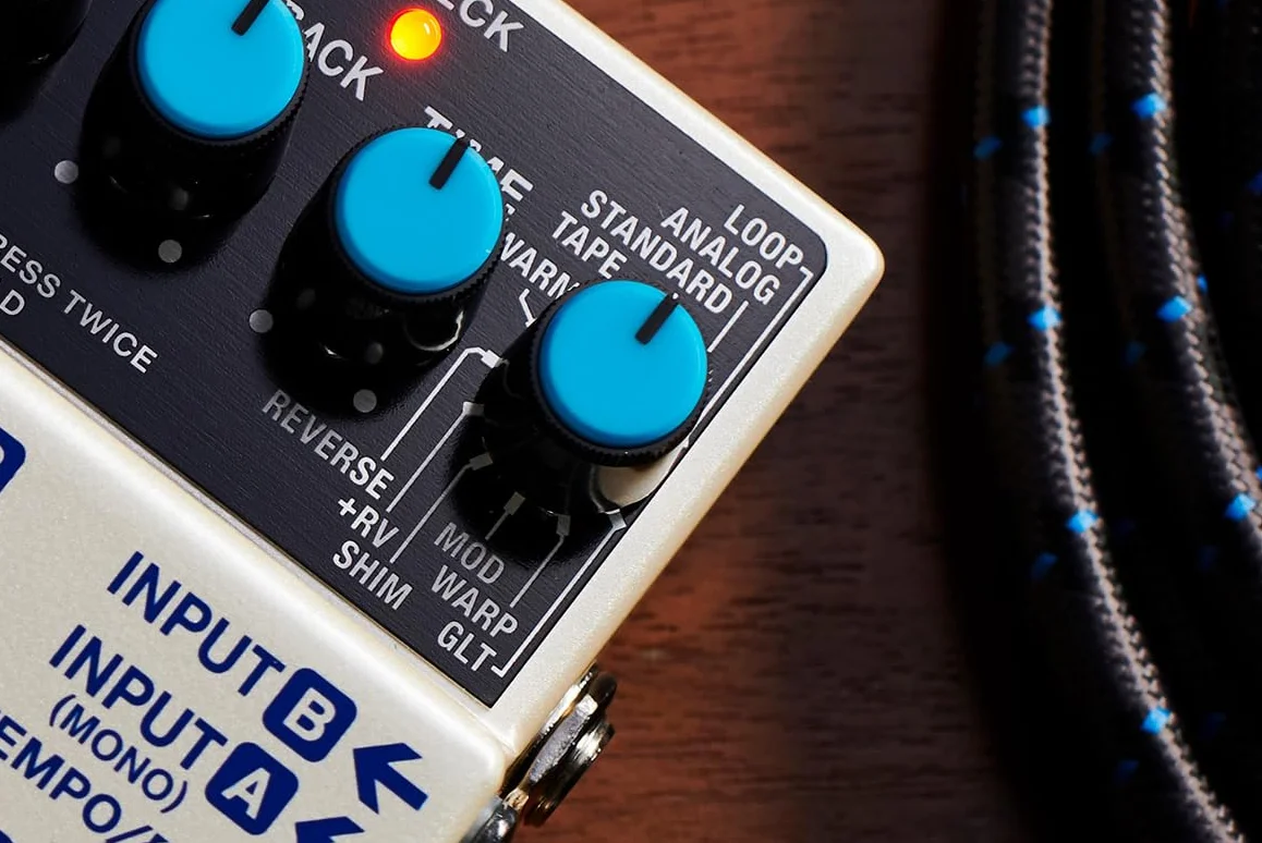 Pedal BOSS DD-8 Digital Delay — Amplio rango sonoro y máxima potencia de delay, configuración mono o estéreo con 11 modos
