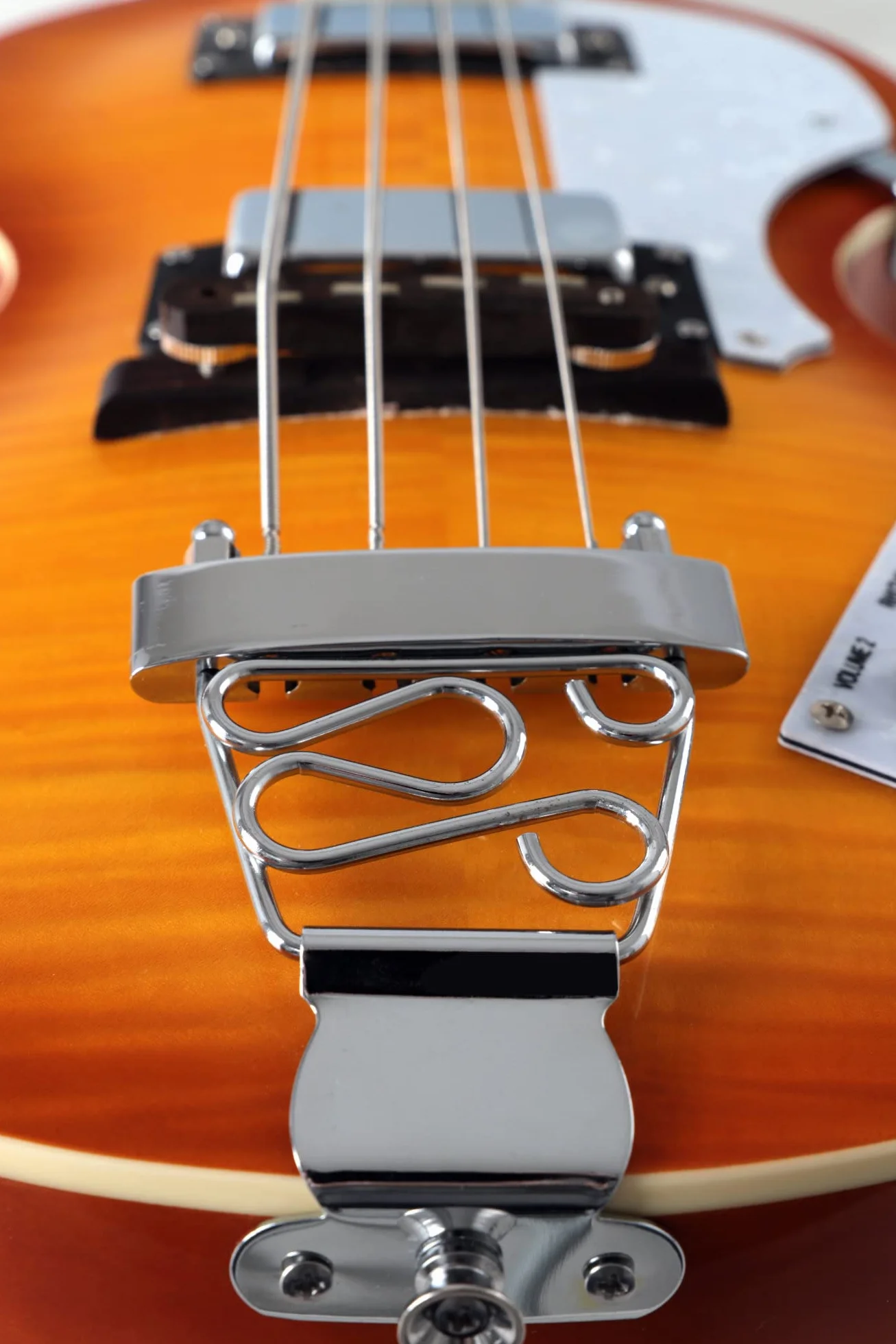 Rocktile VB-1 "Sir Paul" Vintage Beatbass - Bajo violín - Bajo eléctrico - Hollowbody - 2 Humbucker - Sunburst
