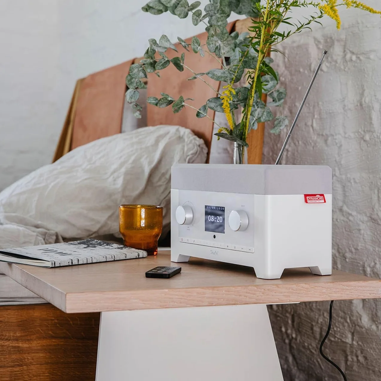 Teufel Radio 3SIXTY - Altavoz Bluetooth con Radio Digital Premium Internet Dab+, Sonido de 360 Grados, función de Banco de energía, subwoofer, función de Despertador - Blanco