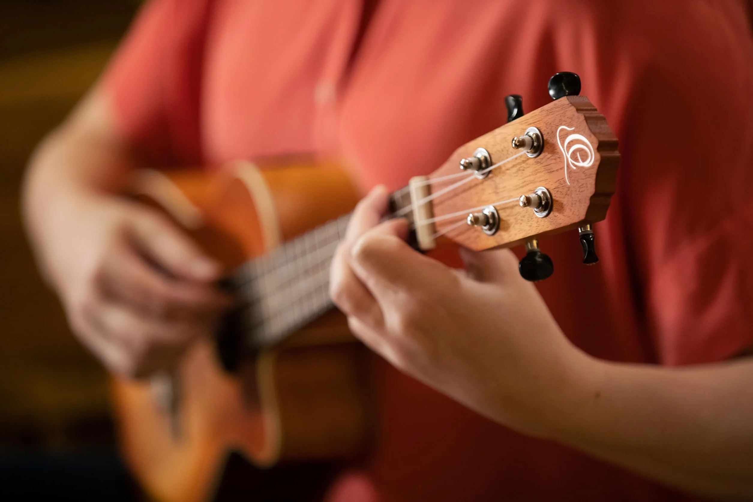 Ortega Guitars Ukelele Concierto electroacústico - Earth Series - Okoumé/ Caoba (RUDAWN-CE)