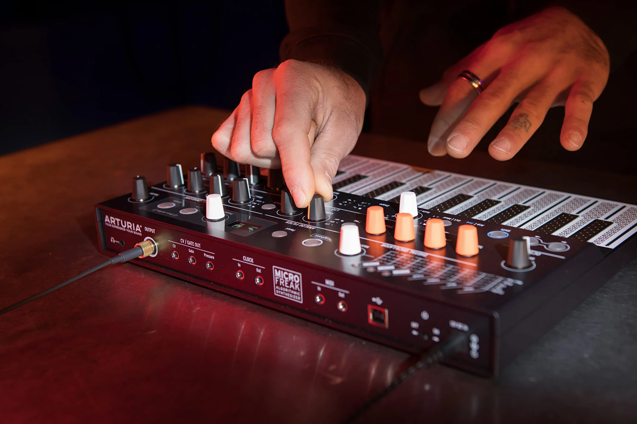 Arturia - MicroFreak Teclado Sintetizado - Sintetizador Híbrido de 25 Teclas con Teclado PCB, Osciladores de Tabla de Ondas y Digitales, Filtros