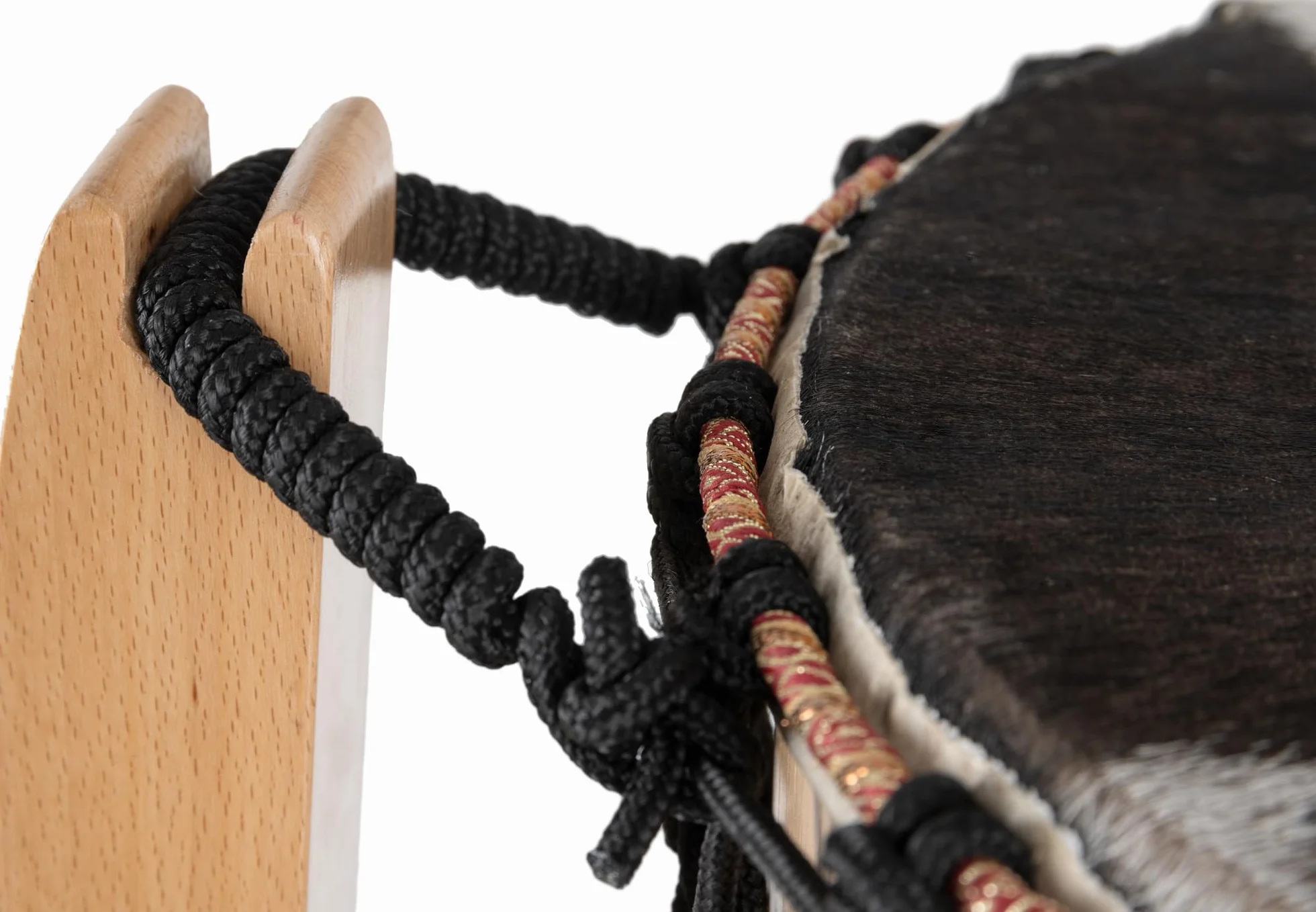 Cantabile Tambor chamánico 20" — tambor ritual y de meditación con piel de cabra en ambas caras; incluye soporte 3 patas, funda acolchada y 2 mazas de fieltro. Sonido resonante y profundo. Natural.