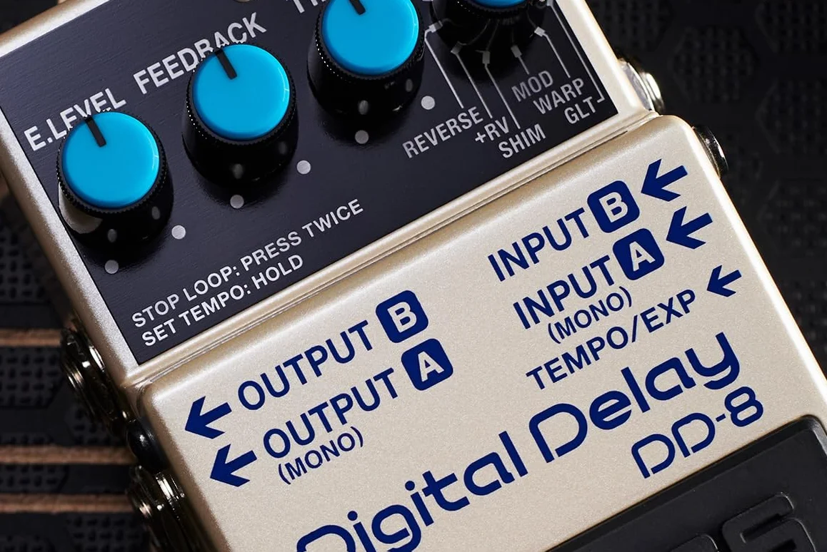 Pedal BOSS DD-8 Digital Delay — Amplio rango sonoro y máxima potencia de delay, configuración mono o estéreo con 11 modos