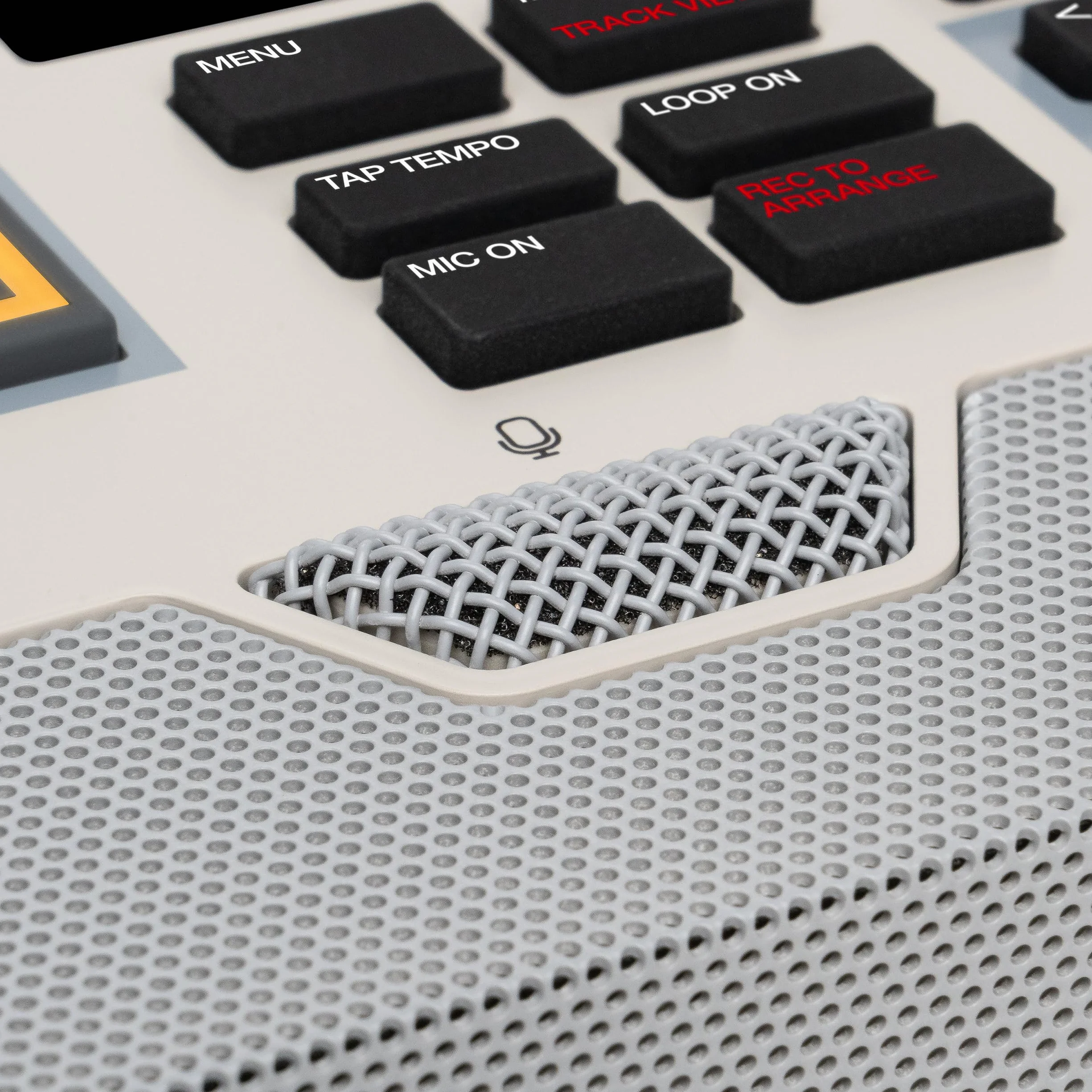 Akai Professional MPC Live III Retro Centro de Producción Musical portátil y Autónomo con Pads MPCe, Secuenciador, Pantalla táctil, Micrófono, Altavoces, Interfaz de Audio, Wi-Fi, Bluetooth, Batería