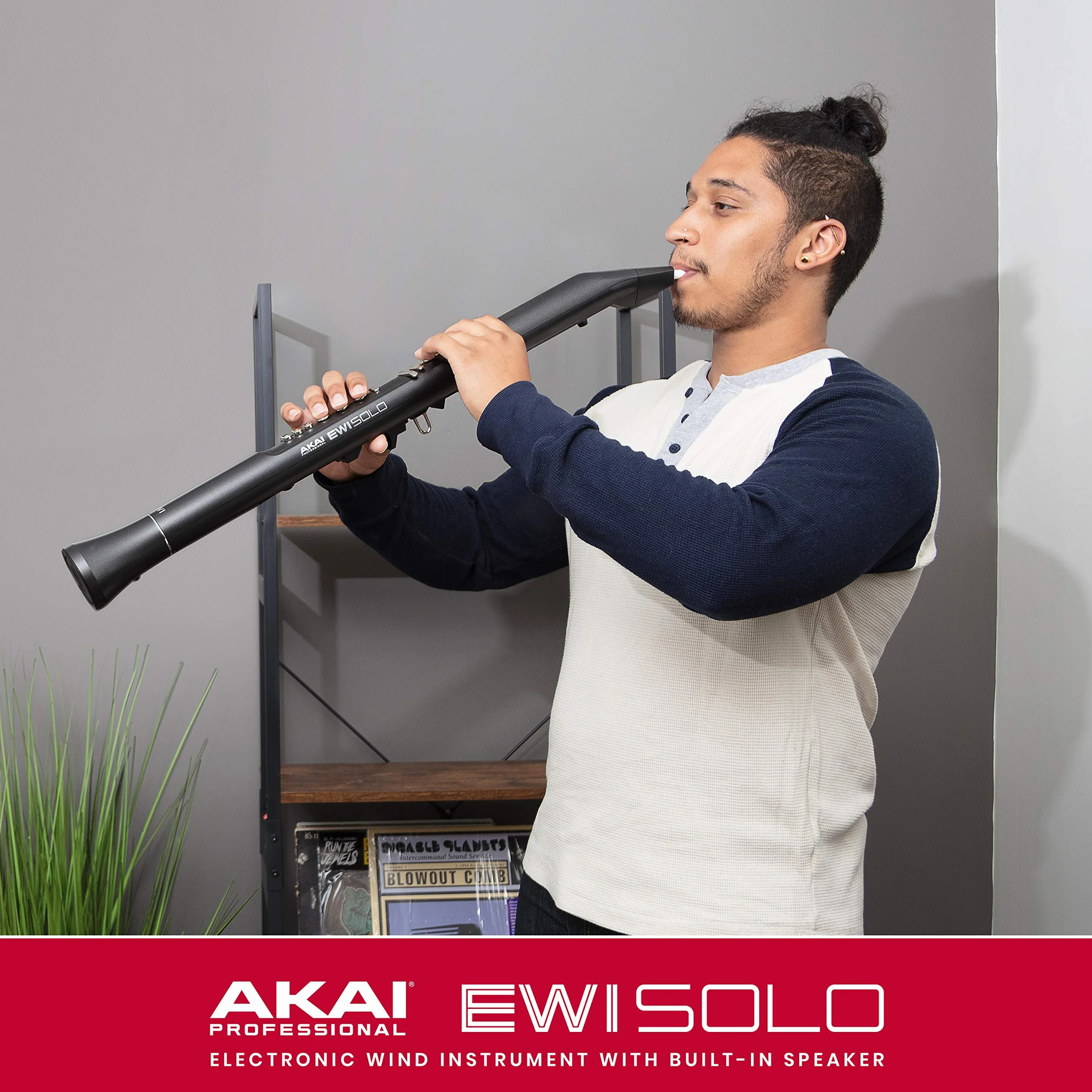 Akai Professional EWI Solo - Instrumento Electrónico de Viento con Altavoz Incorporado, Batería Recargable, 200 Sonidos y Conectividad MIDI USB