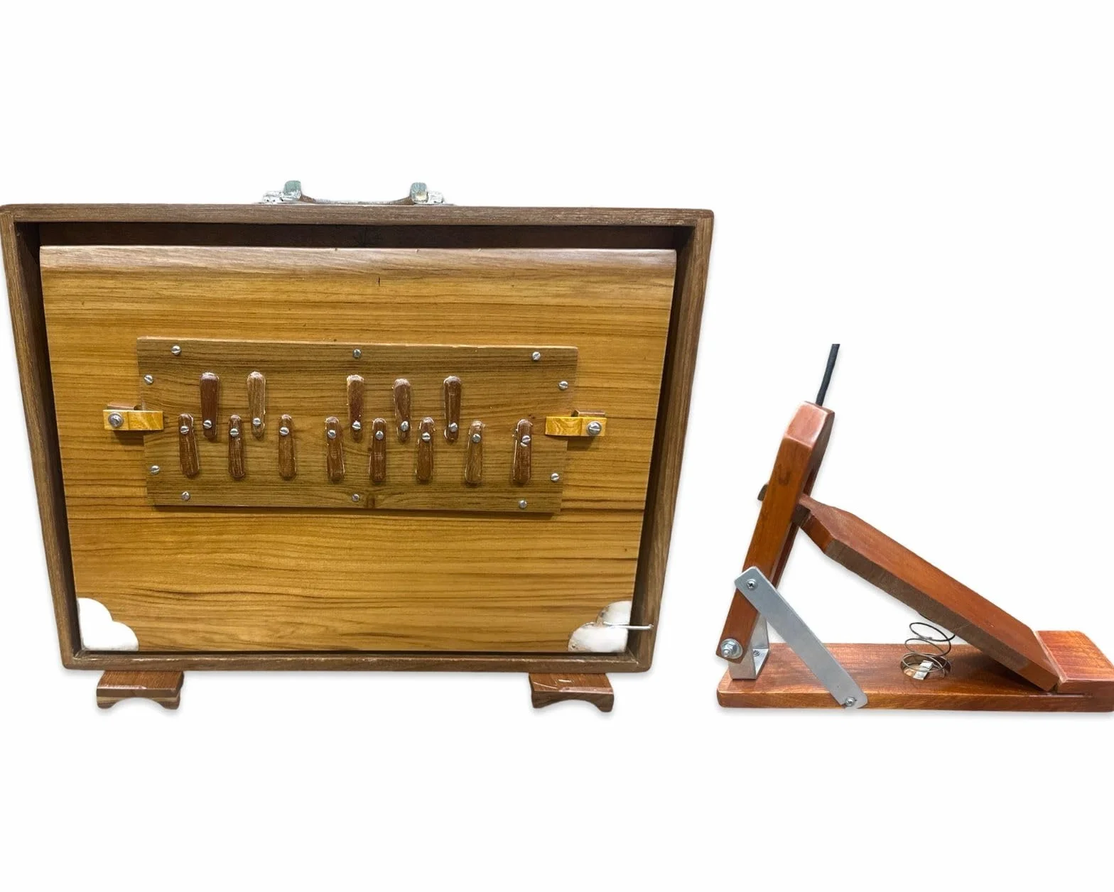 Caja Shruti, 38 x 25 x 8 cm, madera de teca y contrachapado, 440 Hz y 432 Hz Sur Pete con pádel