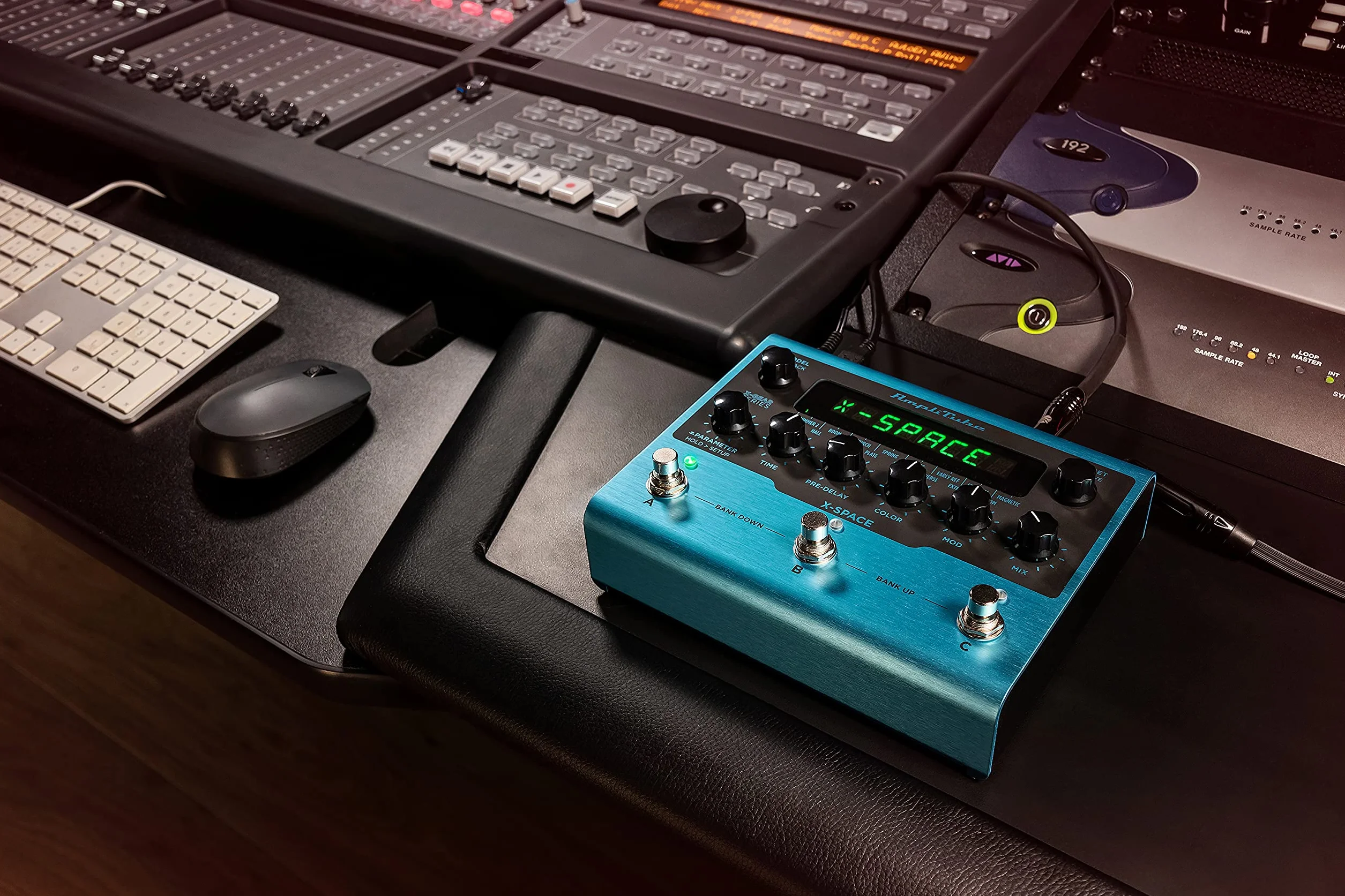 IK Multimedia AmpliTube X-SPACE - Pedal Digital de Reverberación - X-GEAR
