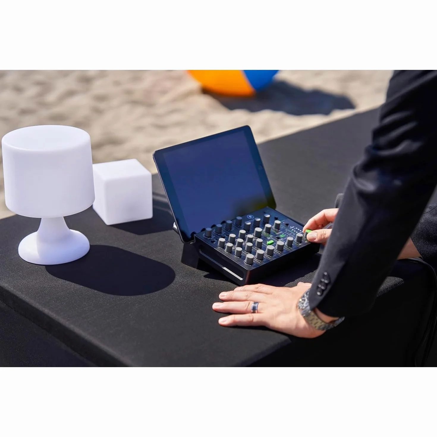 MACKIE MobileMix mezclador de 8 canales alimentado por USB para producción audiovisual, sonido en directo y streaming con instrumentos, micrófonos y Bluetooth