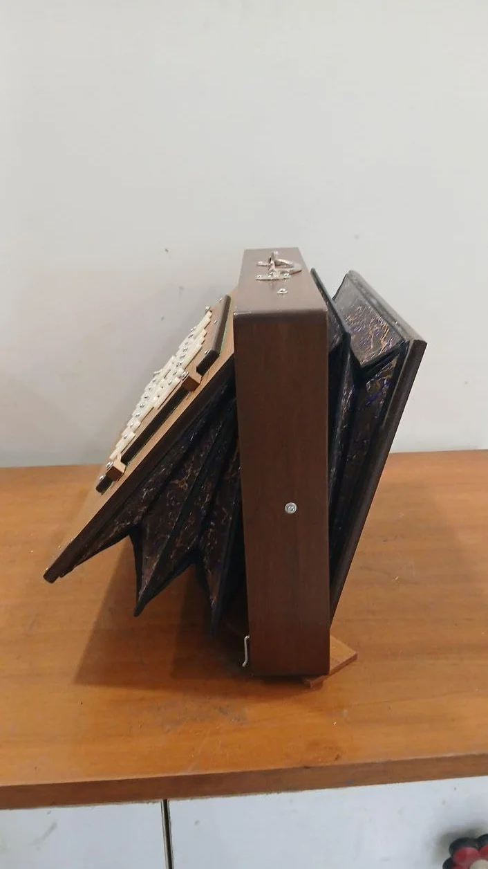 Caja retráctil grande de 26 llaves, (16 x 12 x 3 pulgadas), juego de 2 lengüetas, llave - C a B - Primero