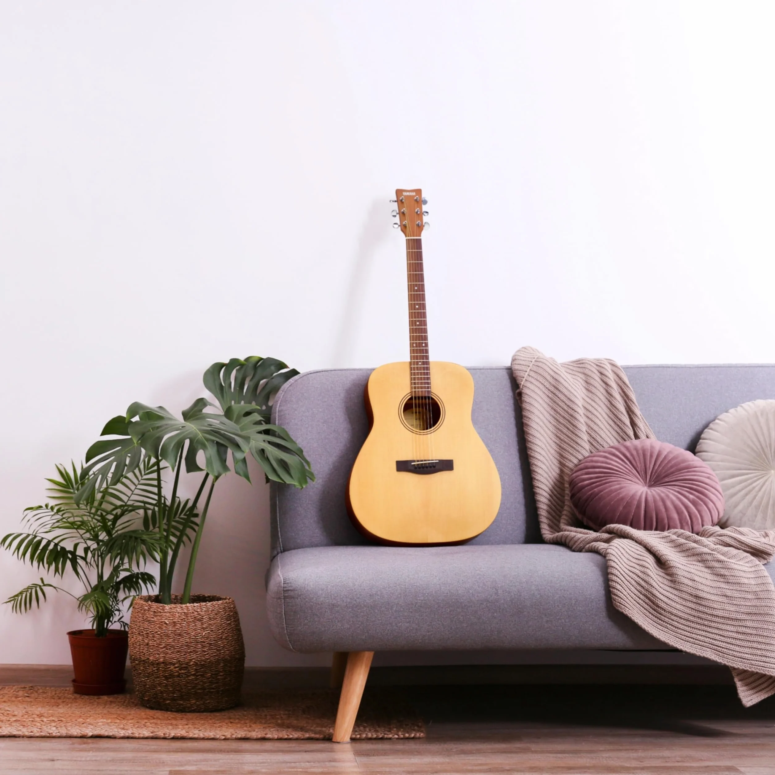 YAMAHA F400 Guitarra Acústica – Cuerpo tipo Dreadnought, Escala 25", Acabado satinado, ideal para Principiantes, Sonido Rico y Equilibrado, Diseño Elegante – Acabado Natural Satin