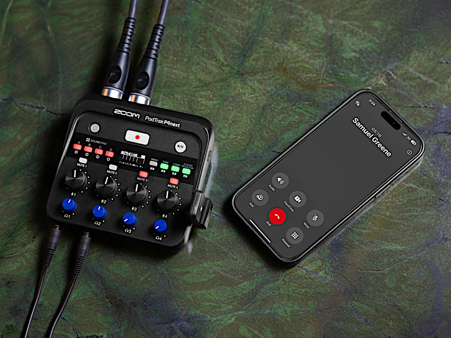 Zoom - PodTrak P4next – grabadora de podcast de 4 micrófonos, reducción de ruido con IA, pads de sonido, interface USB-C, grabación en tarjeta SD de hasta 2 TB, alimentado por pilas o USB