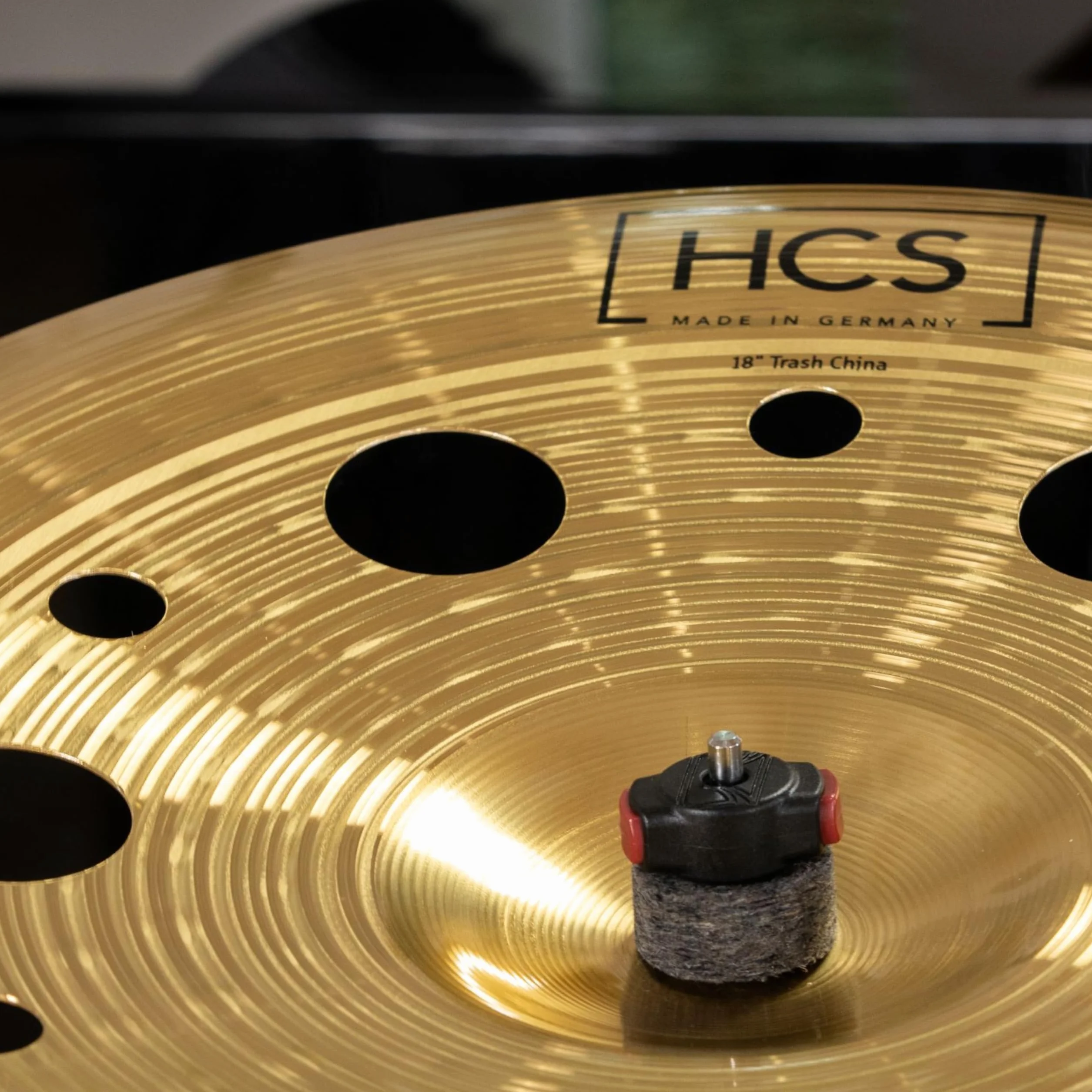 Meinl Cymbals HCS Plato Trash China de 18 pulgadas (45,72cm) con Agujeros – Platillos de Batería – Latón, Acabado Tradicional (HCS18TRCH)