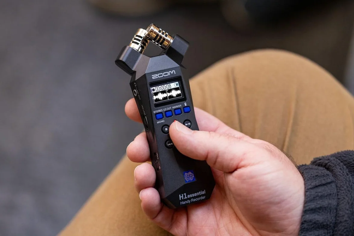 Zoom - H1essential Grabadora dictáfono portátil estéreo a 32-bit con Coma Flotante, accesibilidad, micros X/Y, micrófono USB, para músicos, podcasters, cineastas