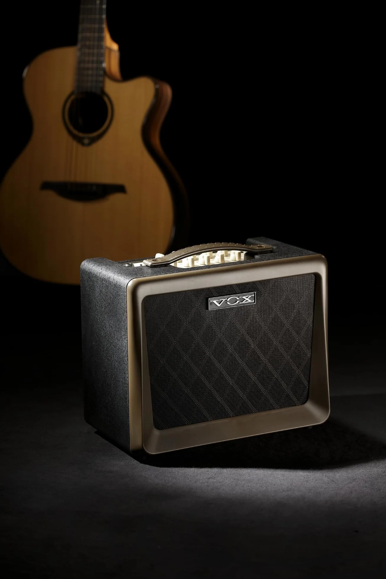 VOX VX50-AG 50W - Amplificador acústico compacto para guitarra con tubo de vacío NuTube