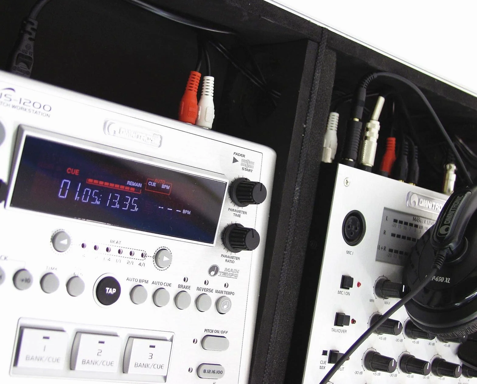 Universal-Konsole DIGI-1 2xCD/1xM-10 alu