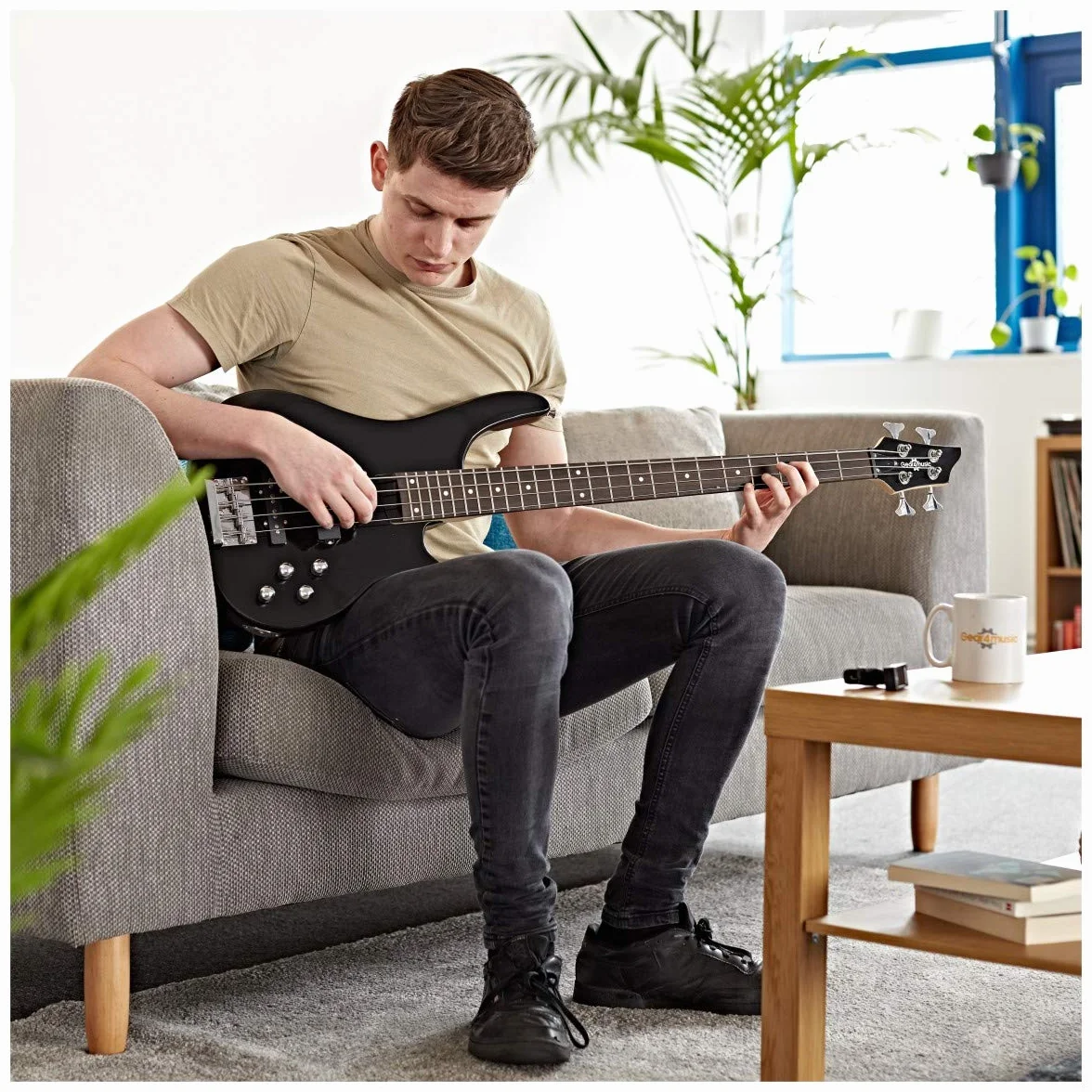 Bajo Eléctrico Con Amplificador De 15 W Chicago de Gear4music 4 Cuerdas Negro