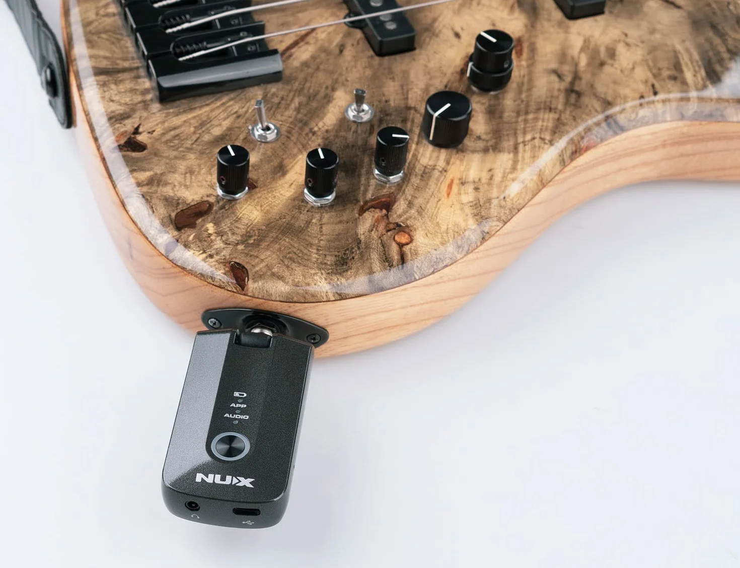 NUX Amplificador de auriculares Mighty Plug Pro para guitarristas y bajos en un formato de bolsillo y fácil de usar