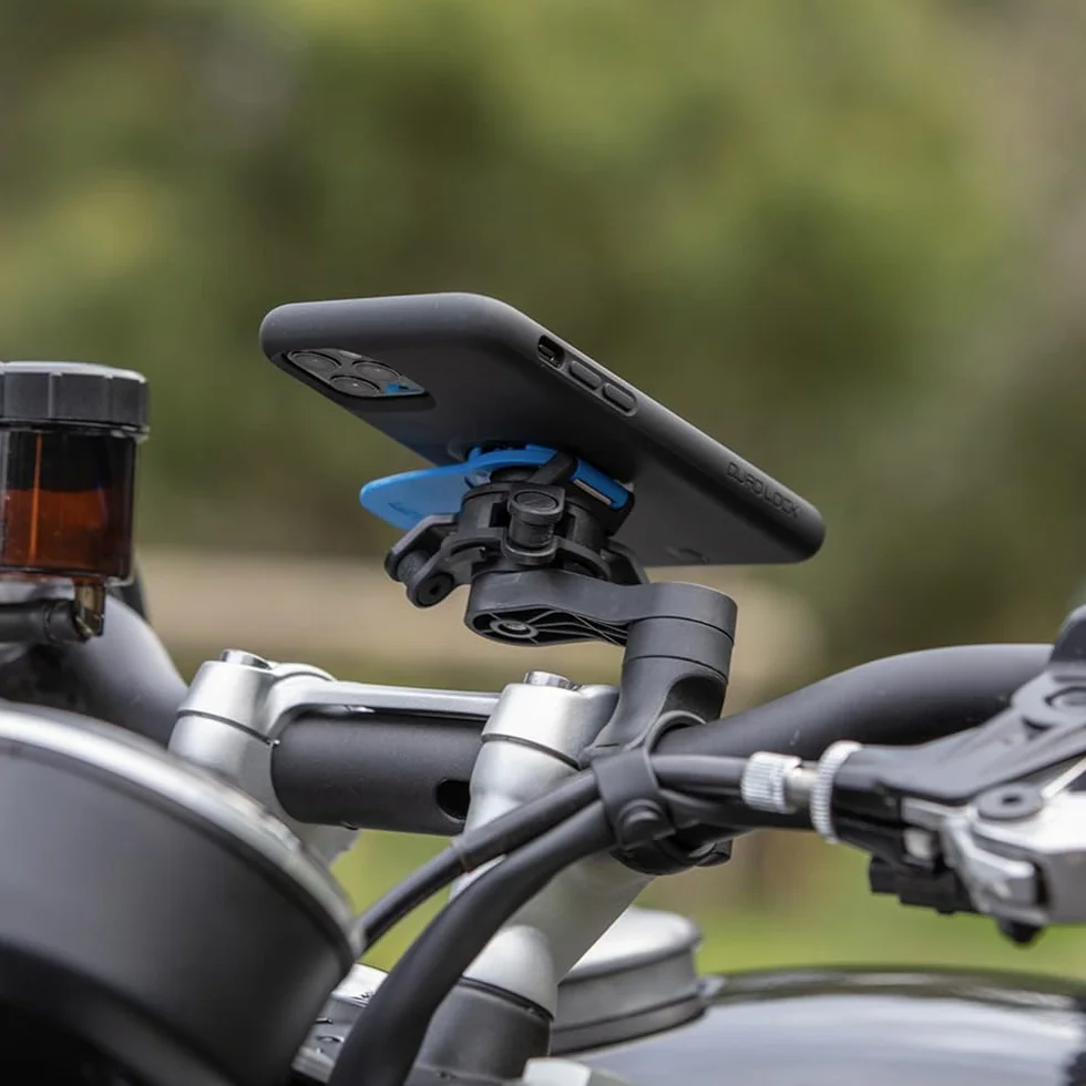 Quad Lock Soporte para Moto con Amortiguador de Vibraciones y Funda para iPhone 16 Pro