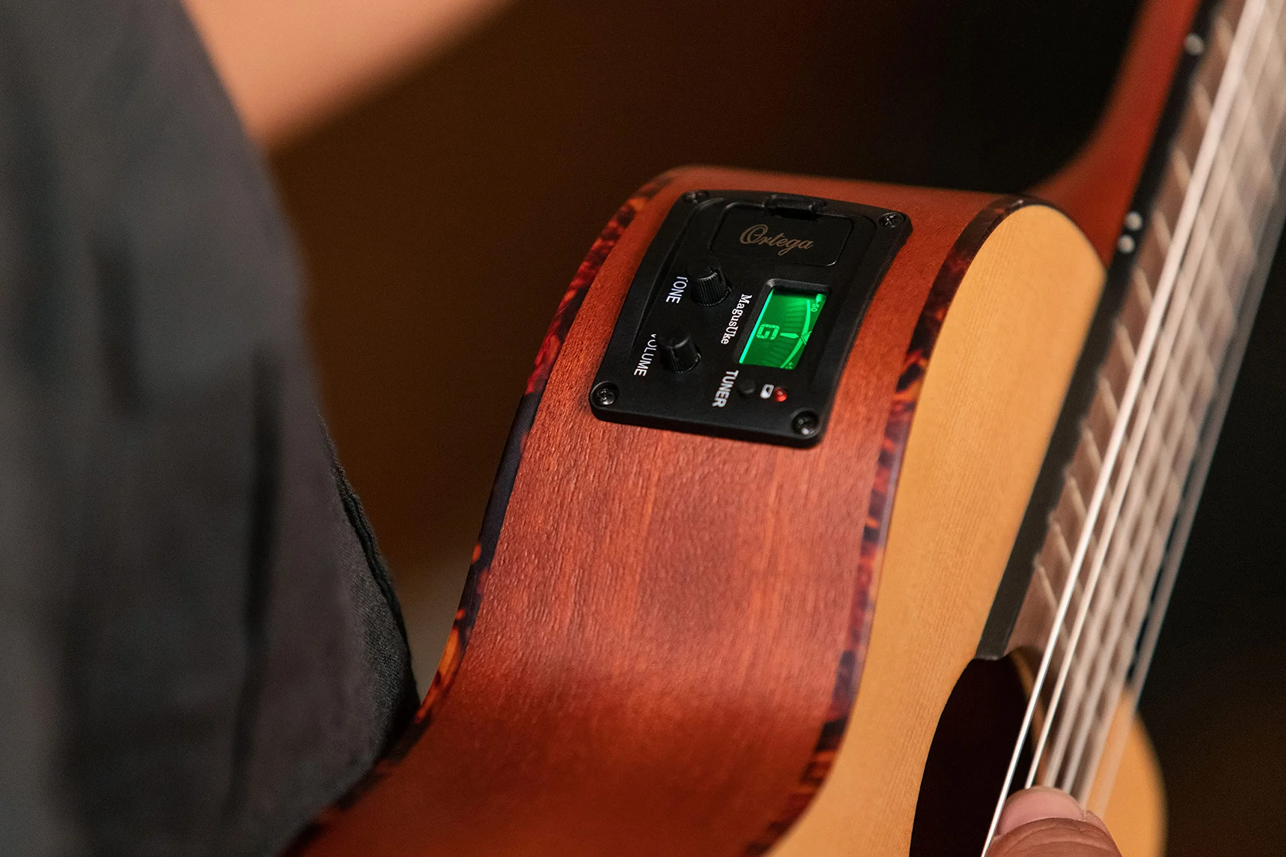 Ortega Guitars Travel Guitar electroacústica - Mini/Travel Series - Guitarlele 6 cuerdas - tapa de abeto grabado a laser (RGL5CE)