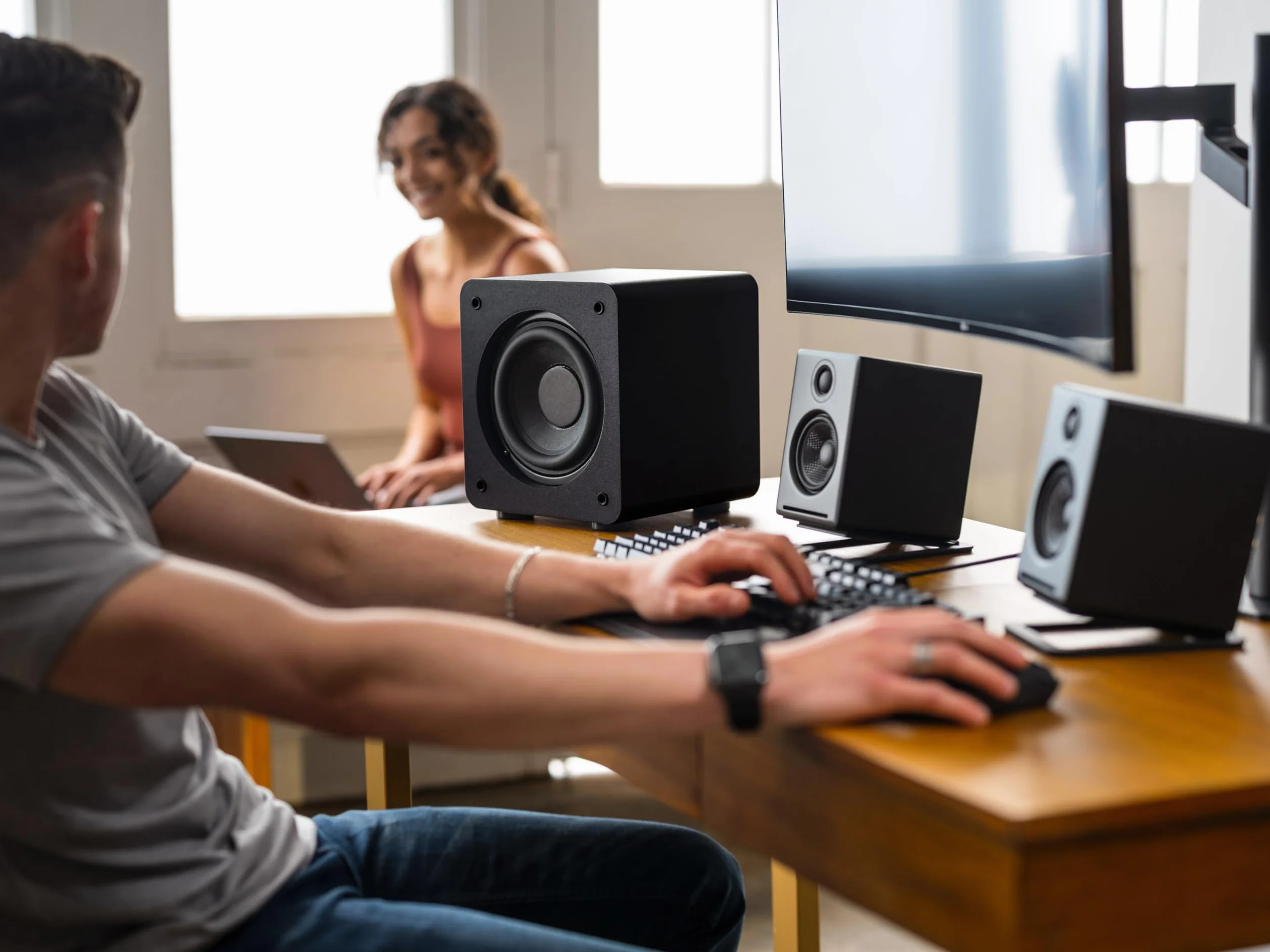 Audioengine S6 - Subwoofer Compacto de 210 W, Potente bajo, Ideal para computadoras, Apartamentos, oficinas y Juegos