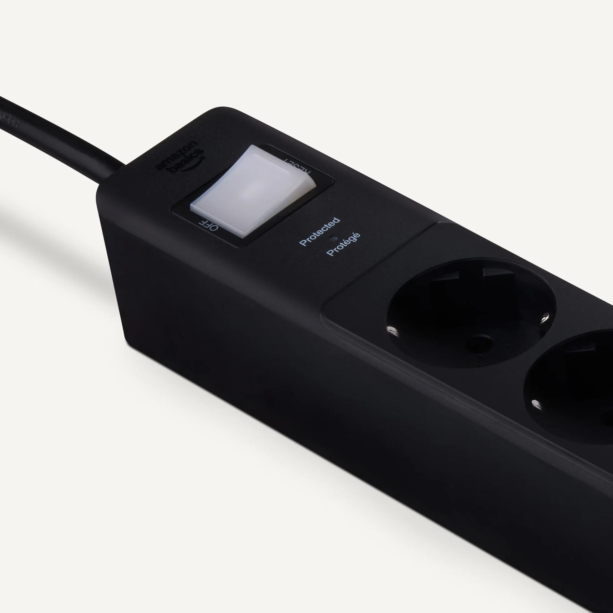 Amazon Basics regleta con 6 tomas y protección contra sobretensiones, extensión de enchufes, tapas de seguridad, cable de 1,4m, 6 enchufes, 600 J, color negro