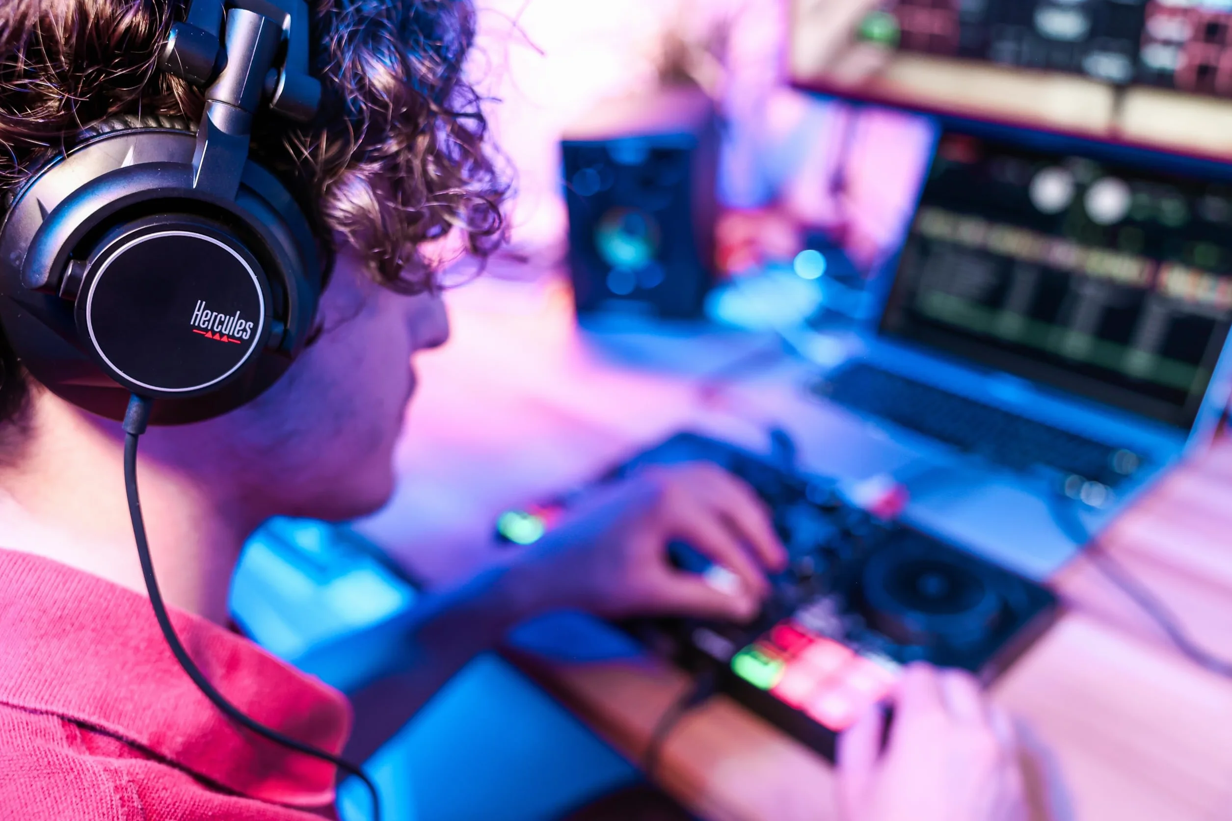 Hercules DJLearning Kit MK2 — Kit Todo en Uno para Aprender a Mezclar — Software y Tutoriales Incluidos