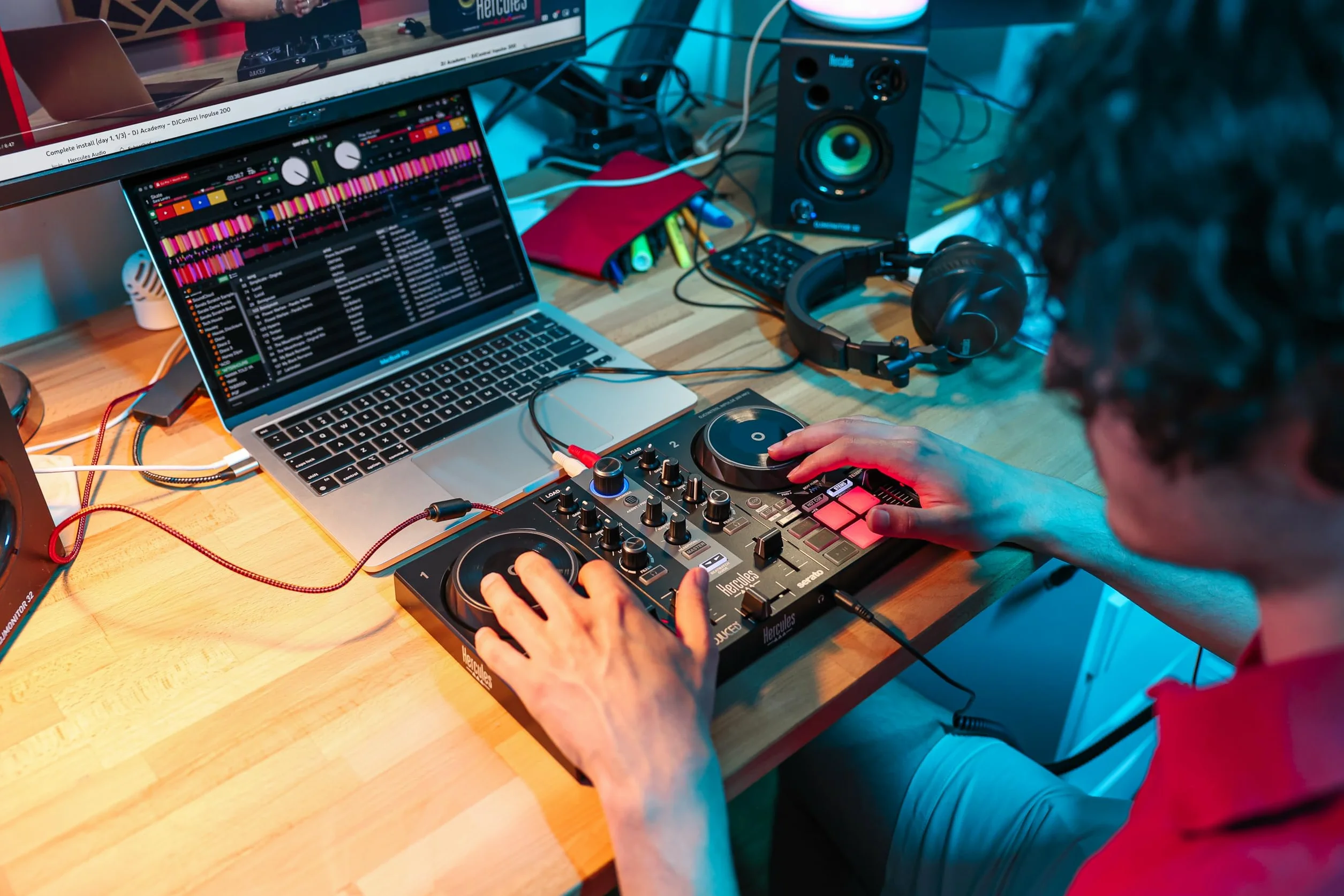 Hercules DJLearning Kit MK2 — Kit Todo en Uno para Aprender a Mezclar — Software y Tutoriales Incluidos