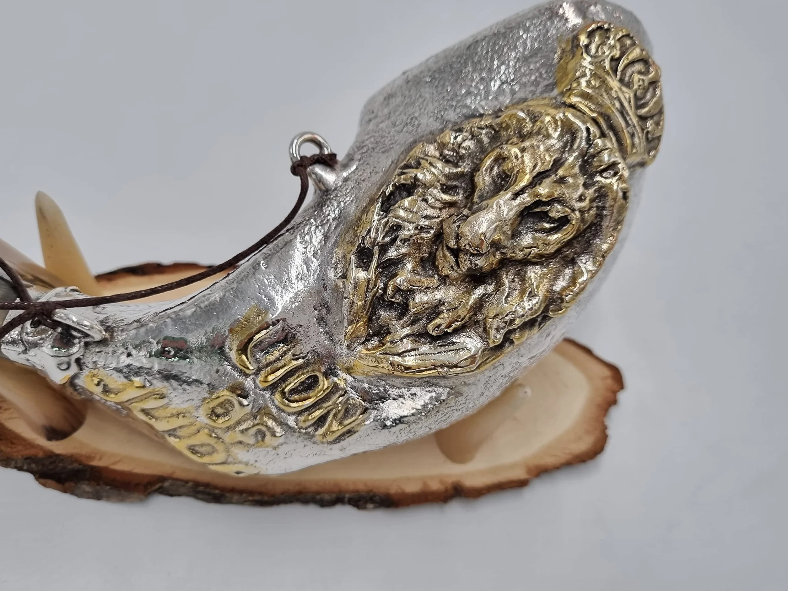 Shofar Ram - Aceite de unción de 14 pulgadas, chapado en plata, cuerno de carneros, león de Judah, chofar, soporte de madera + aceite