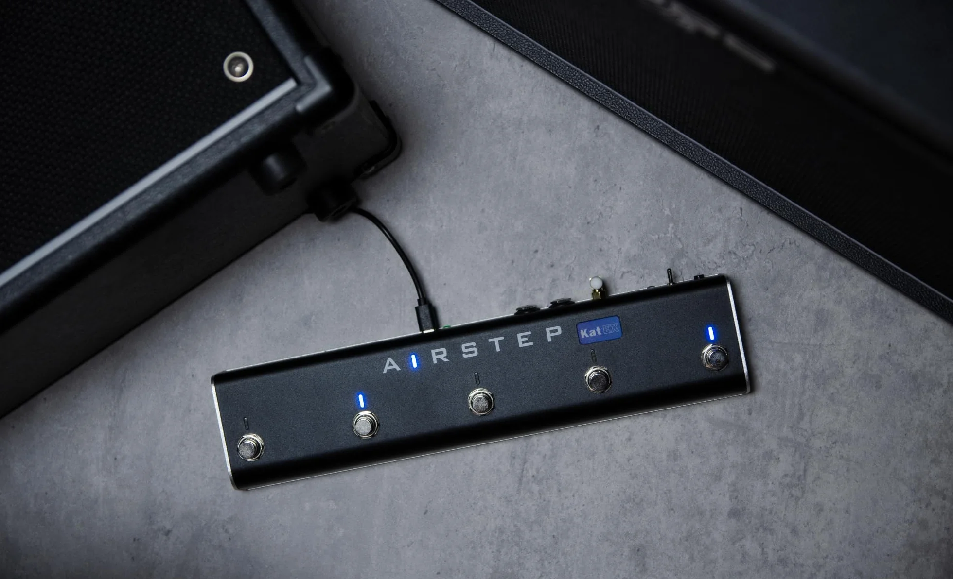 XSONIC Airstep Kat EX, KATANA Gen3, MkII y MkI, 3 modos, cambio de tipo de efecto, 2 entradas para pedal de expresión, modifica el sonido del amplificador con la app BTS para iOS y Android.