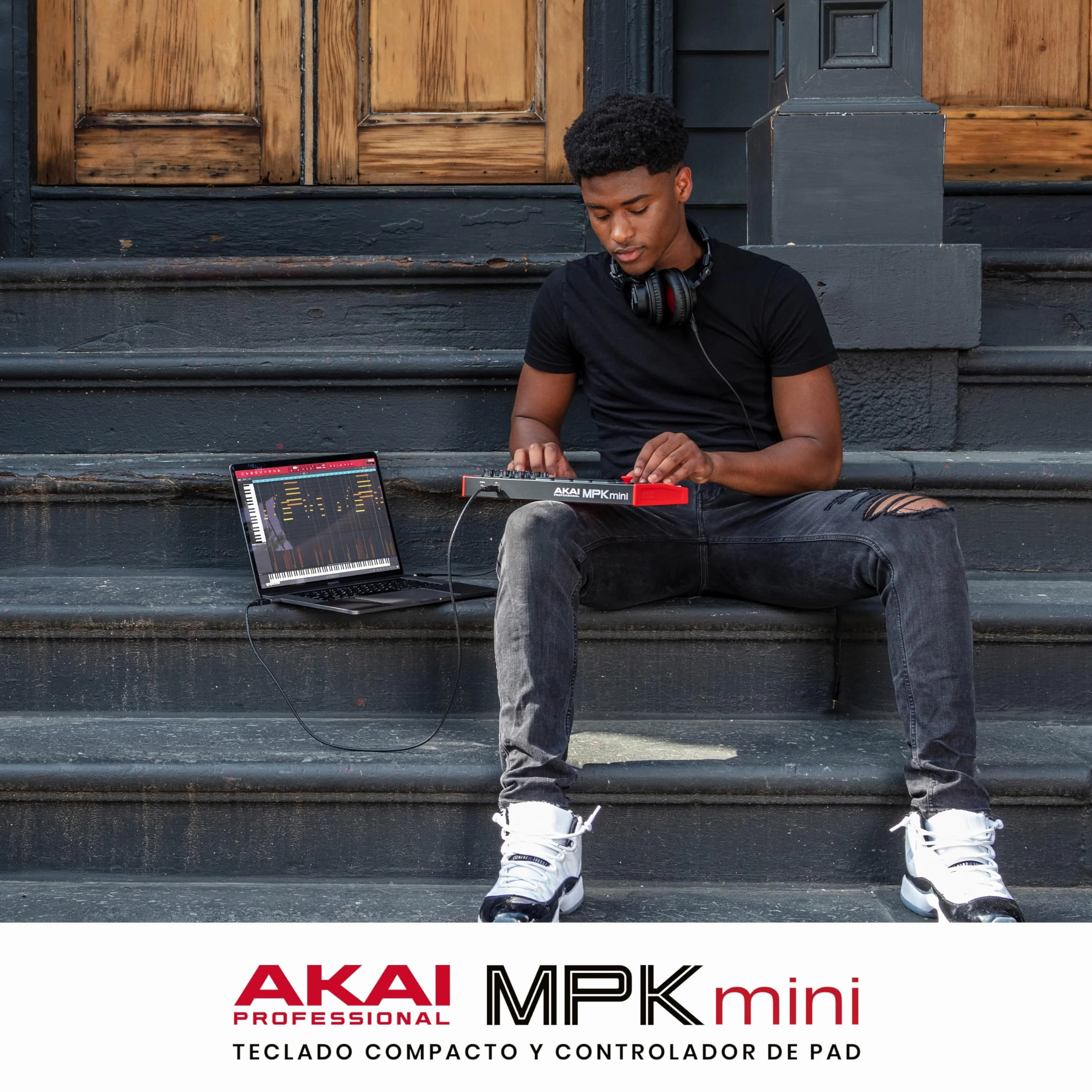 Akai Professional MPK Mini MK3 - Teclado Controlador MIDI USB de 25 Teclas con 8 Drum Pads, 8 Perillas, Software de Producción Musical y Native Instruments Sound Package (NKS Integration)