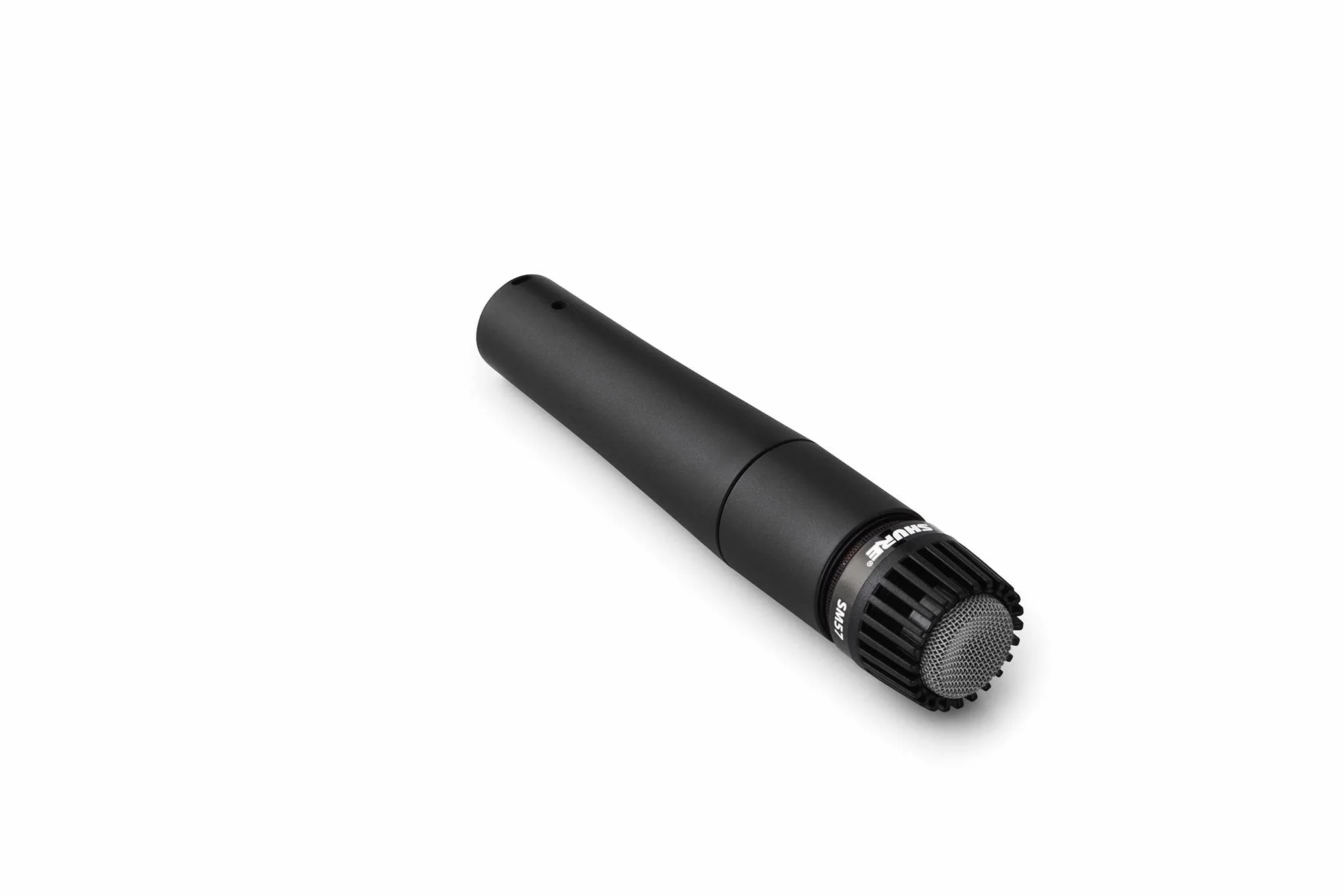 Shure SM57 Micrófono de Instrumento dinámico cardioide con Soporte de Choque neumático, Clip de micrófono A25D, Bolsa de Almacenamiento, Conector XLR de 3 Pines, sin Cable Incluido (SM57-LCE)