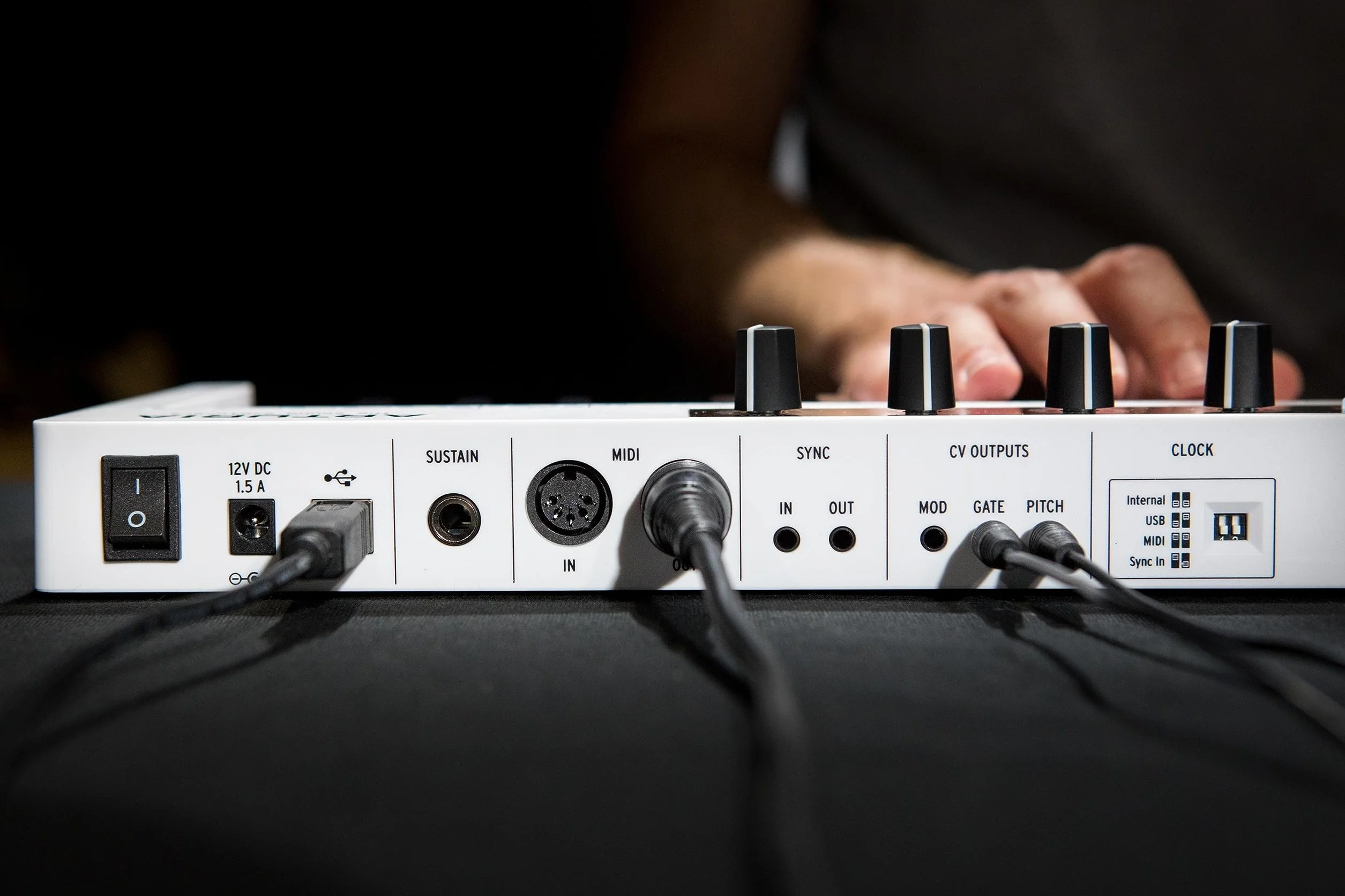 Arturia - Keystep 37 - Controlador MIDI Creativo, Secuenciador, Arpegiador y Generador de Acordes - 37-Note Slimkey Keyboard, controles MIDI CC asignables, Scale Mode, Conectividad Versátil