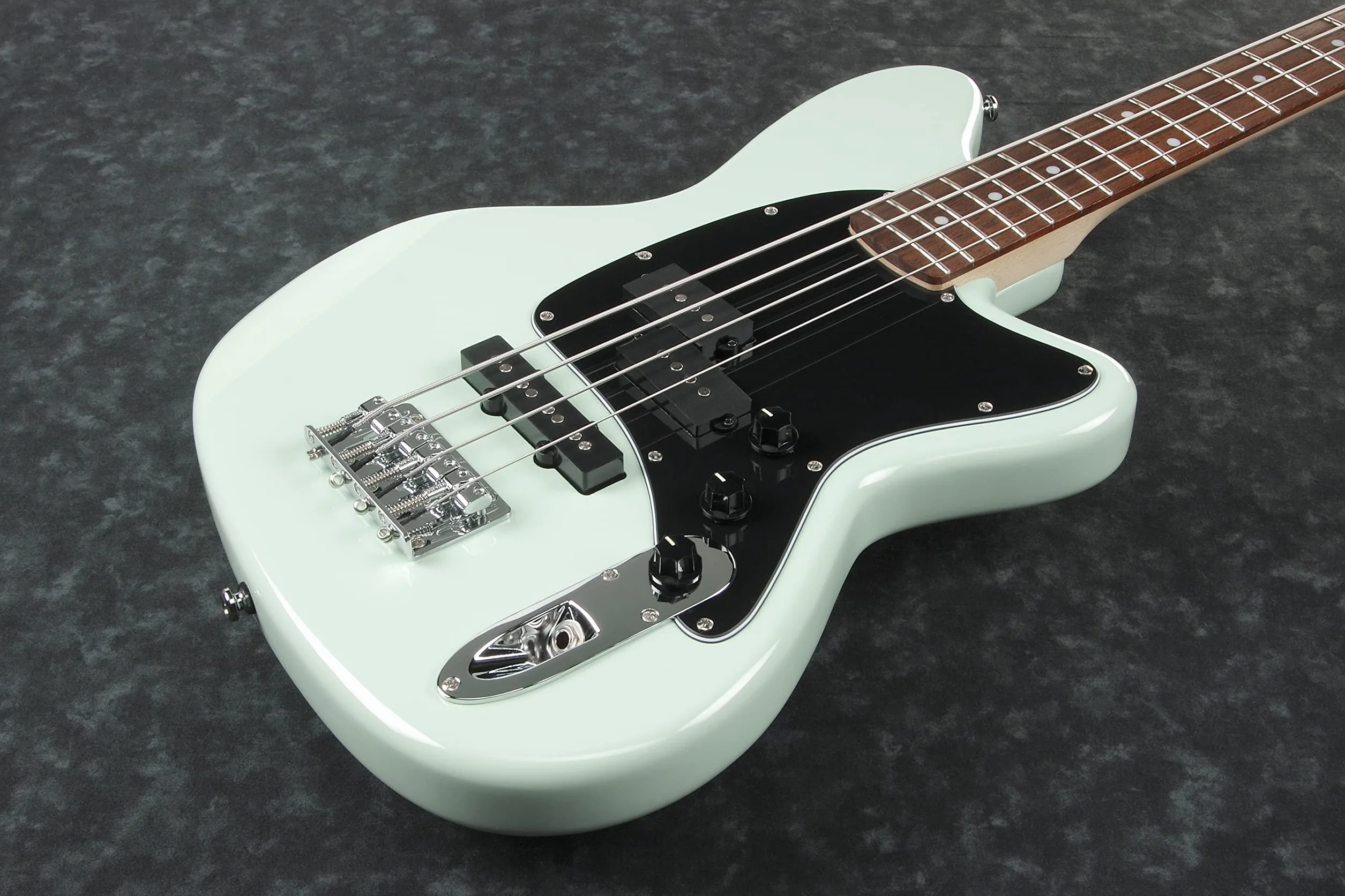 Ibanez Standard TMB30-MGR Verde Menta - Bajo Eléctrico