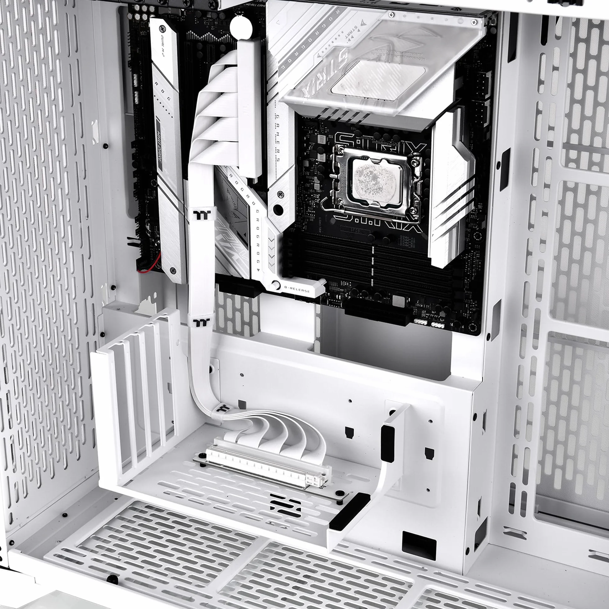 Thermaltake Cable elevador de conectores PCIe 4.0 duales de 90°; blanco; transmisión de alta velocidad de 16 Gbps; 400 mm; blindaje EMI; AC-077-CO6OTN-C1