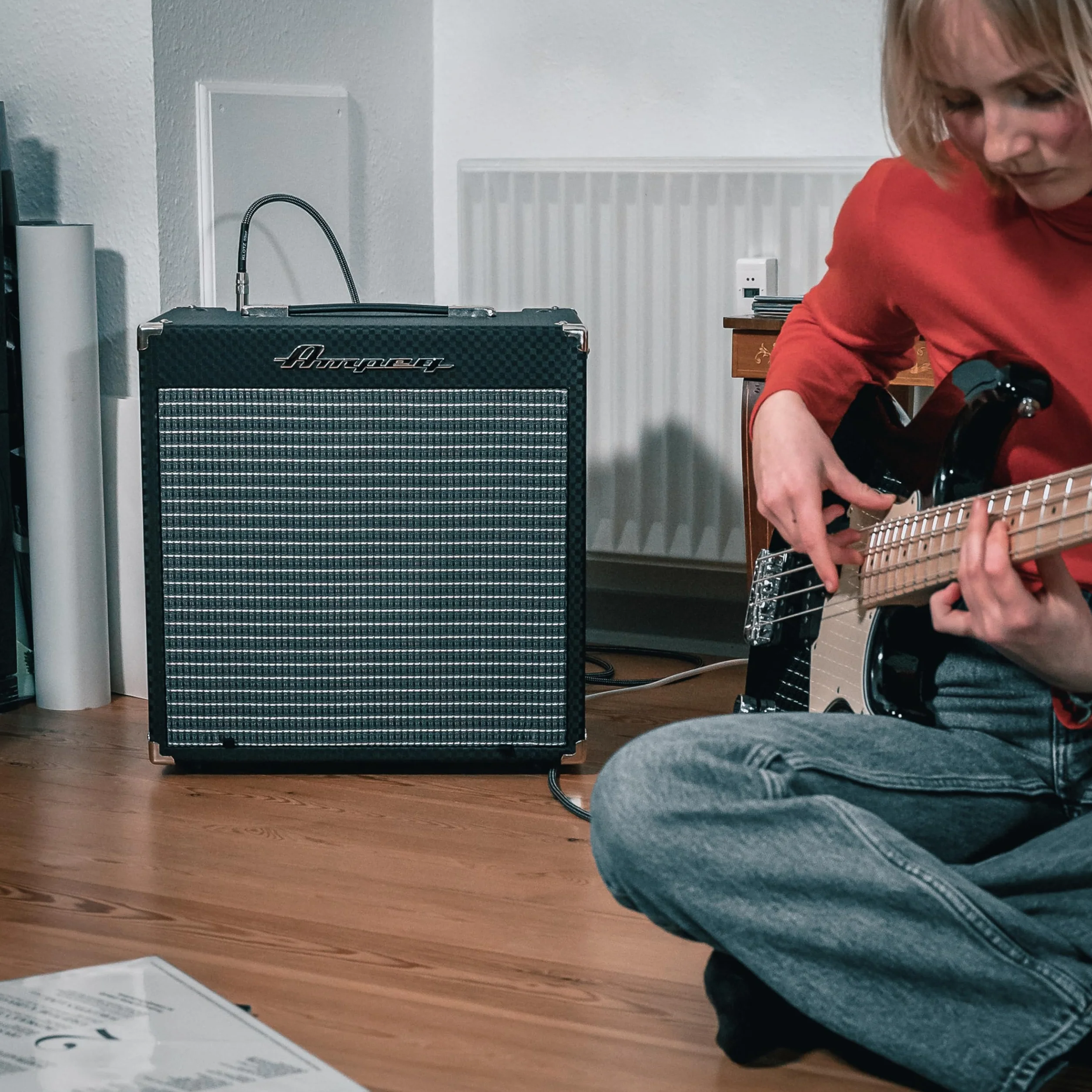 AMPEG RB-108 Amplificador Combo para Bajo – Amplificador de práctica de 30W con Previo AMPEG Legacy, Overdrive SGT, Ecualizador de 3 bandas, Entrada AUX, Salida de auriculares y altavoz 1x8" – Negro