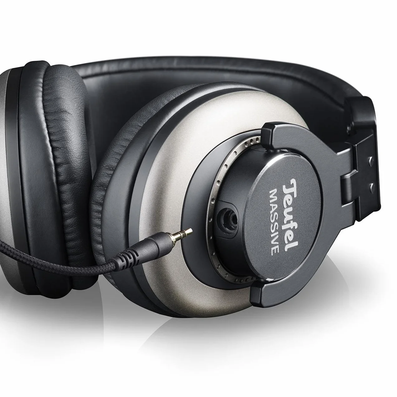 Teufel Massive Auriculares Over-Ear de Alta fidelidad para los Amantes del bajo, DJs y músicos con Cable - Negro