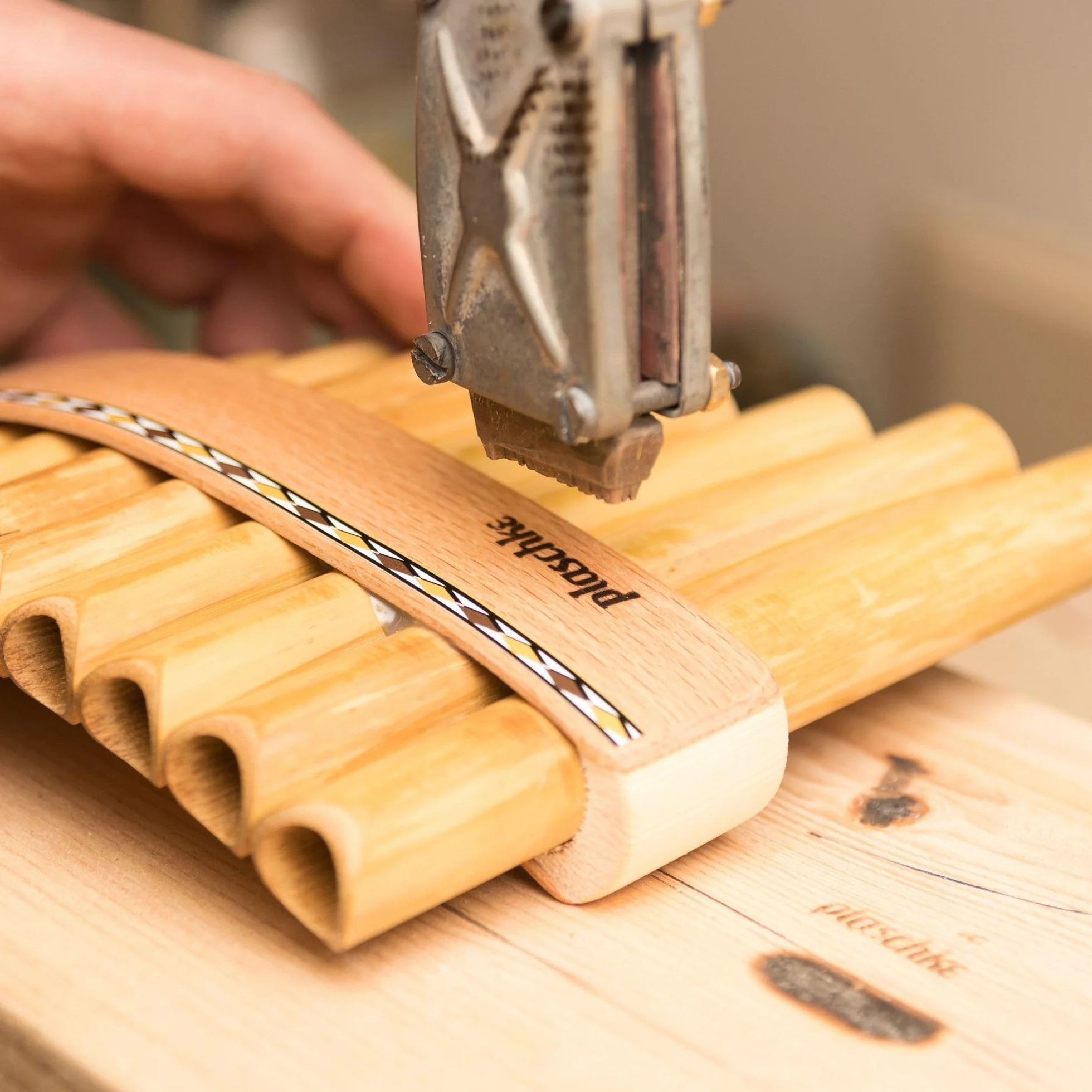 Plaschke Zampoña, Flauta de pan con cinturón de madera, hecha a mano en Tirol del Sur/Italia, 18 tubo-Do
