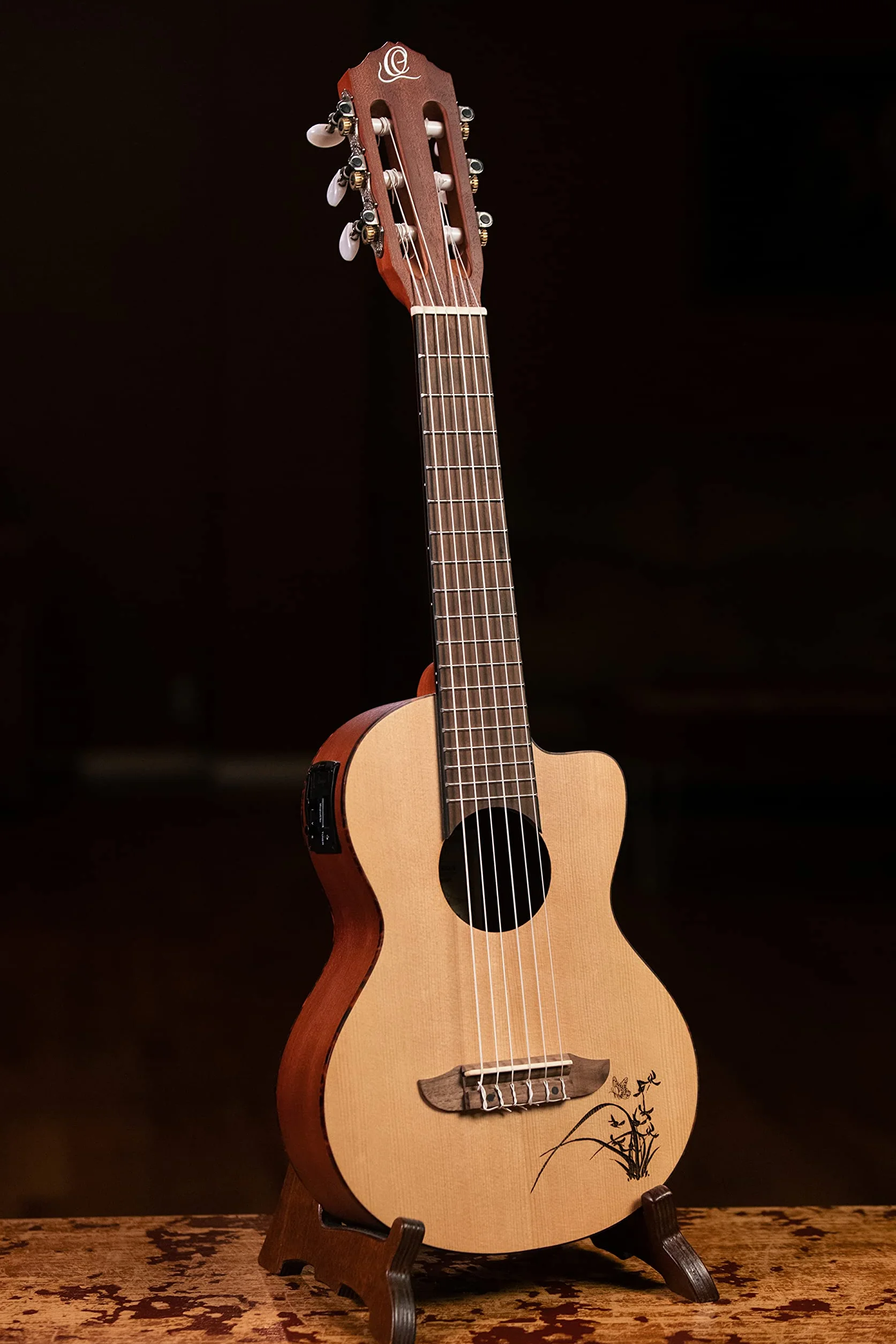 Ortega Guitars Travel Guitar electroacústica - Mini/Travel Series - Guitarlele 6 cuerdas - tapa de abeto grabado a laser (RGL5CE)