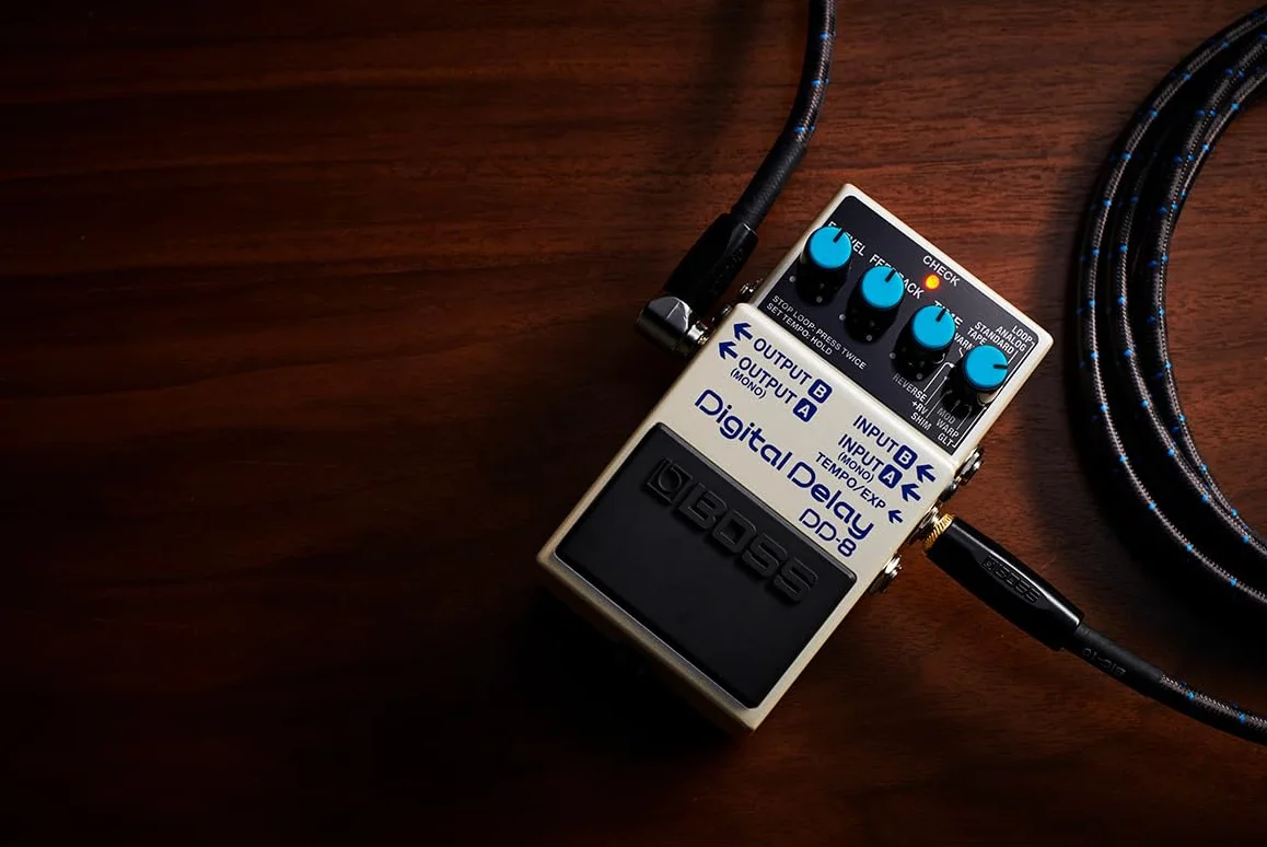 Pedal BOSS DD-8 Digital Delay — Amplio rango sonoro y máxima potencia de delay, configuración mono o estéreo con 11 modos