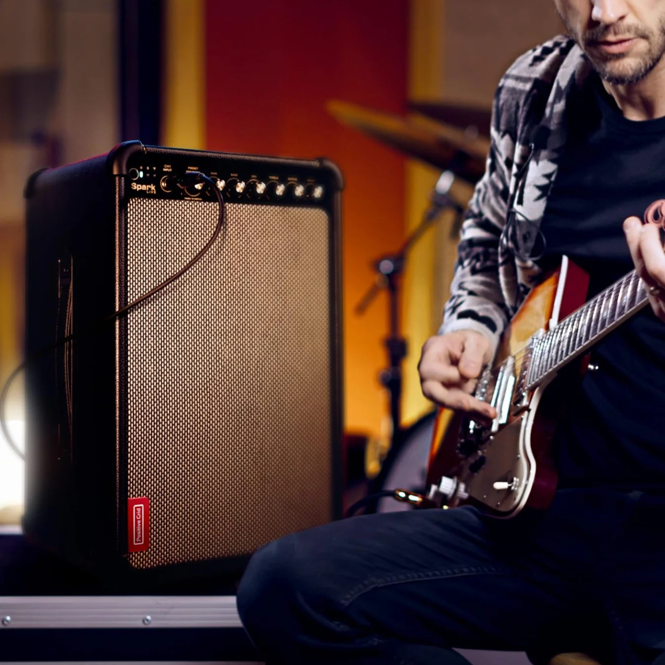 Positive Grid Spark LIVE, amplificador inteligente para guitarra, sistema de sonido PA de varios canales y altavoz Bluetooth todo en uno para guitarra, bajo, voz, teclados y más.