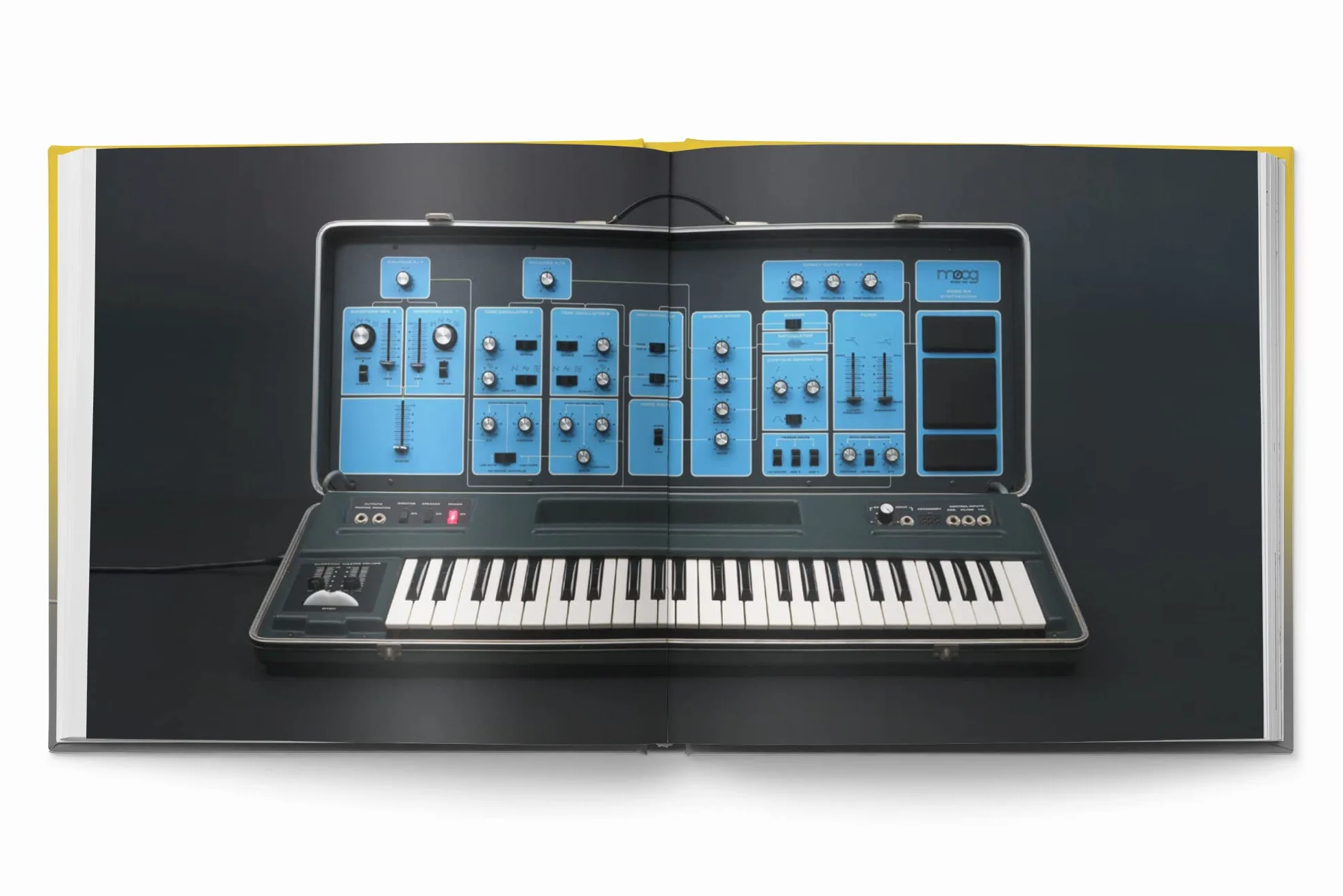 Bjooks Synth Gems 1 Libro con artículos de fondo y una historia cronológica de los instrumentos electrónicos desde 1970 hasta 2000