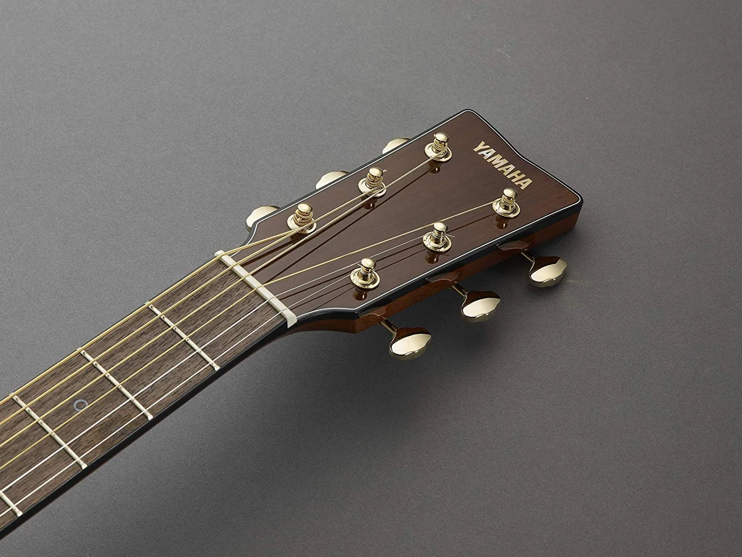 Yamaha STORIA III Guitarra Western electroacústica con un sonido envolvente para adultos, hecha de madera 4/4, color marrón chocolate