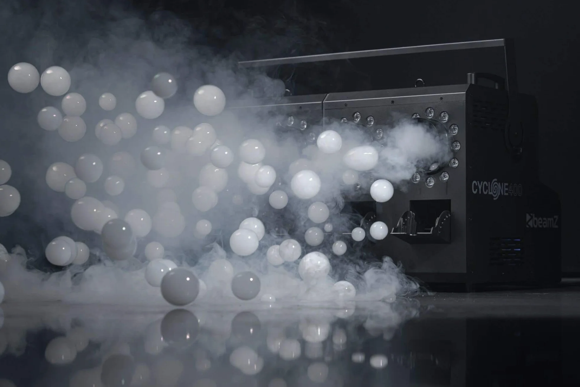 Beamz Cyclone400 - Máquina de Humo y Burbujas con 48 LED RGBW 500m³/min Control DMX Mando inalámbrico Efectos Especiales Fiestas Eventos Discoteca Halloween Decoracion Smoke Machine, Color Negro