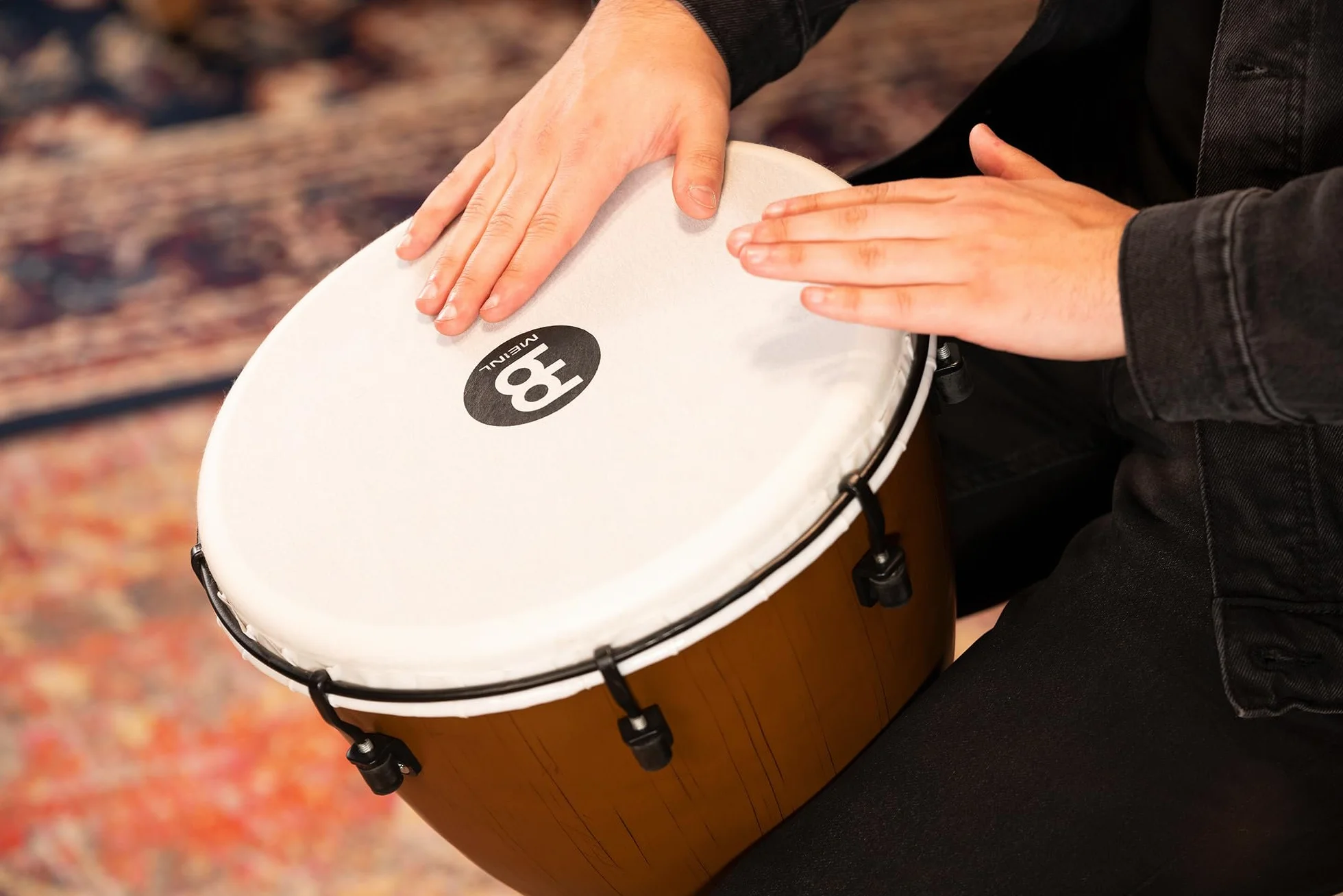 Meinl Percussion Djembe (todo tipo de clima) con carcasa sintética y cabeza, serie Alpine — NO fabricado en China — Tamaño mediano de 30,48 cm sintonizado mecánicamente, 2 años de garantía (ADJ12-BW)