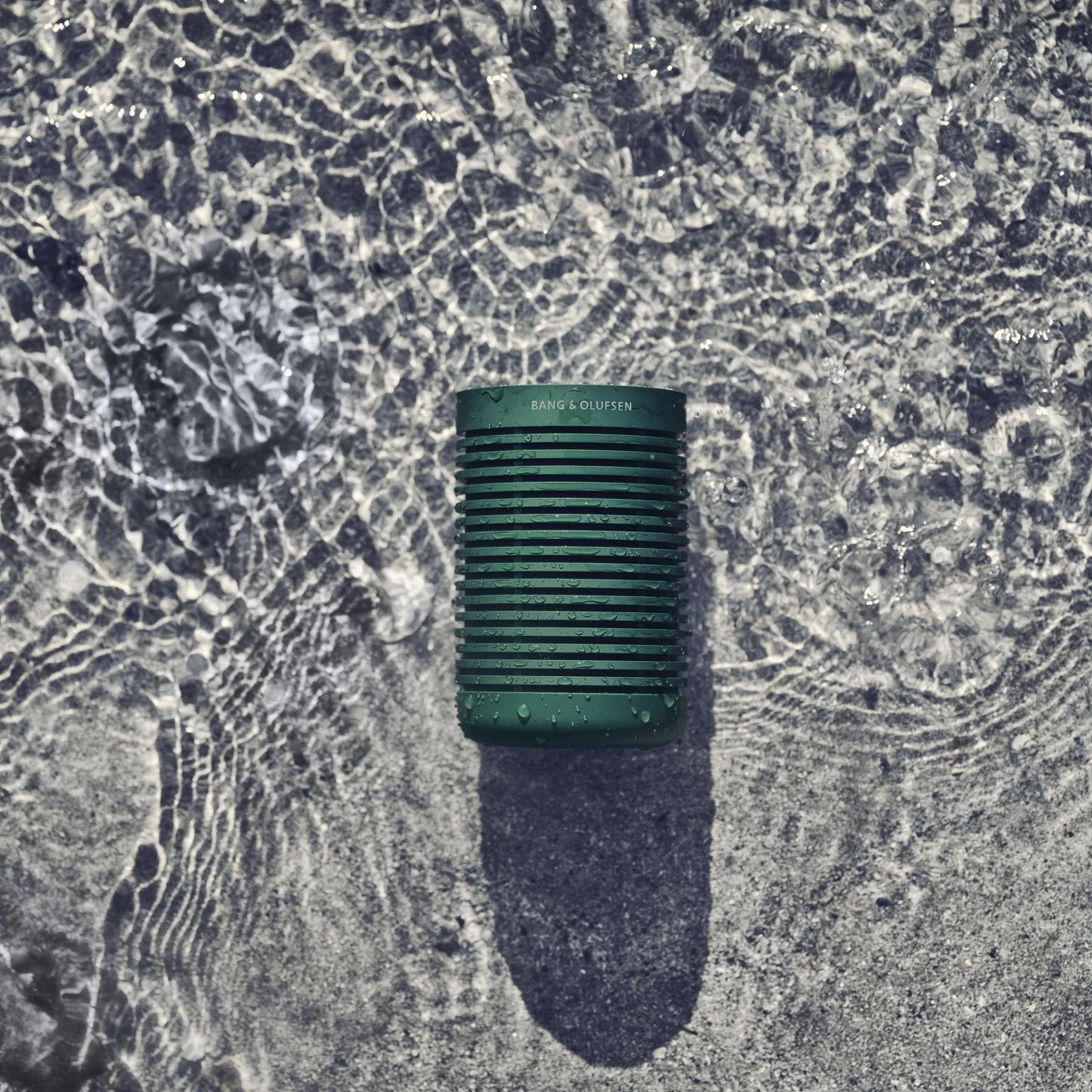 Bang & Olufsen Beosound Explore Altavoz Bluetooth portátil resistente al agua IP67, sonido 360º, hasta 27 horas batería - Verde