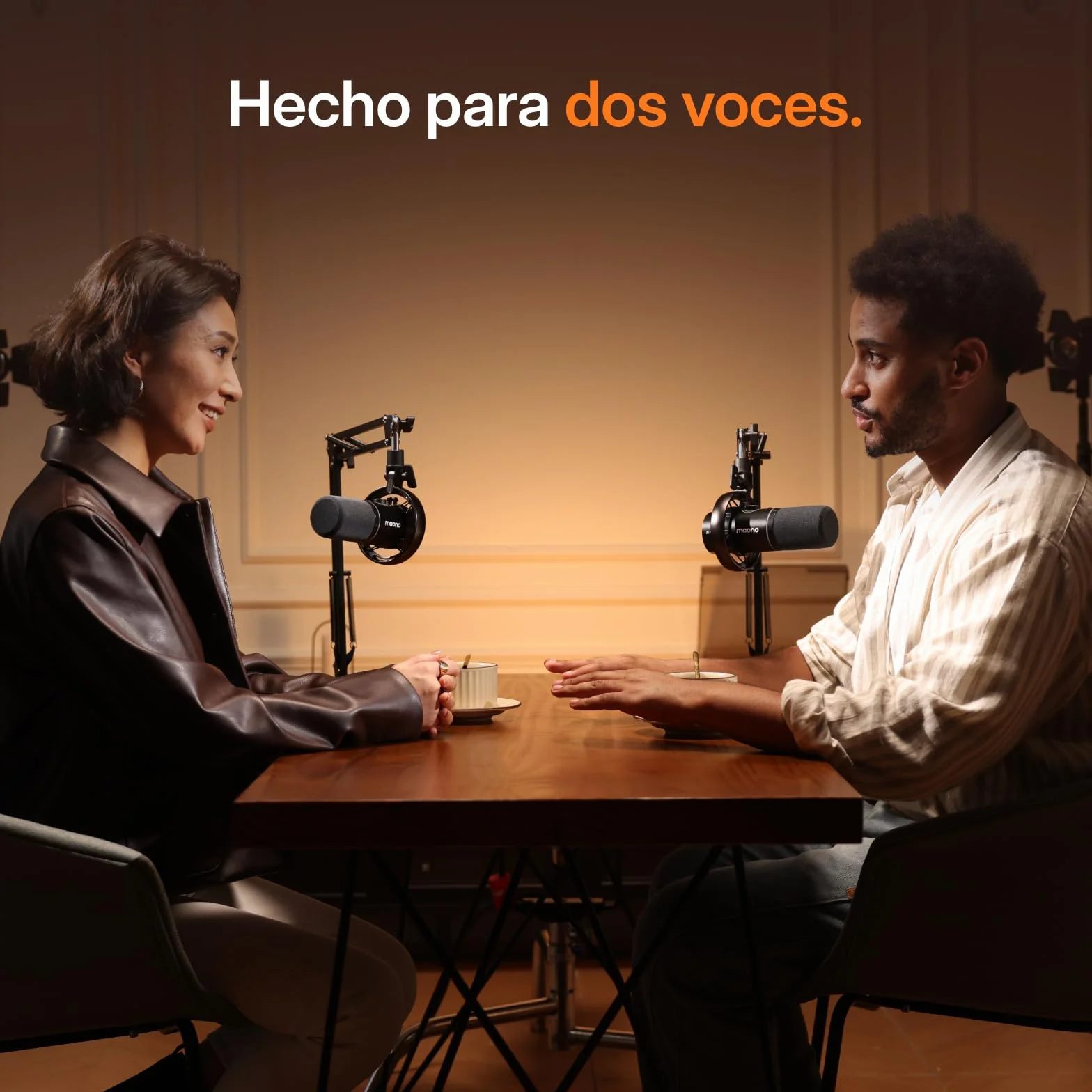 MAONO PD200W - Micrófono híbrido de Podcast inalámbrico para PC, micrófono dinámico XLR USB con trípode de Mesa, Software, reducción de Ruido, para Streaming, grabación Vocal, creación de Contenido