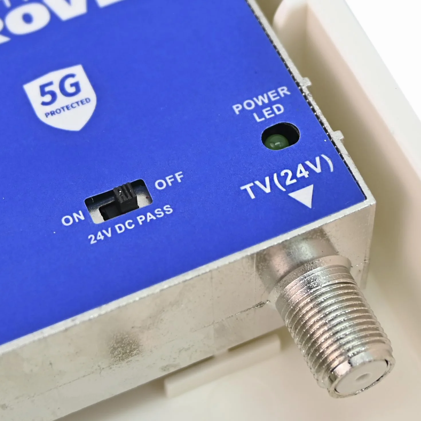 CABLEPELADO Amplificador mastil, ganancia, Incorpora protección 4G y 5G seleccionable mediante conmutador, adaptado al 2º Dividendo Digital, Consumo 45 mA, Alimentación 24 Vdc, 1entrada 1 salida