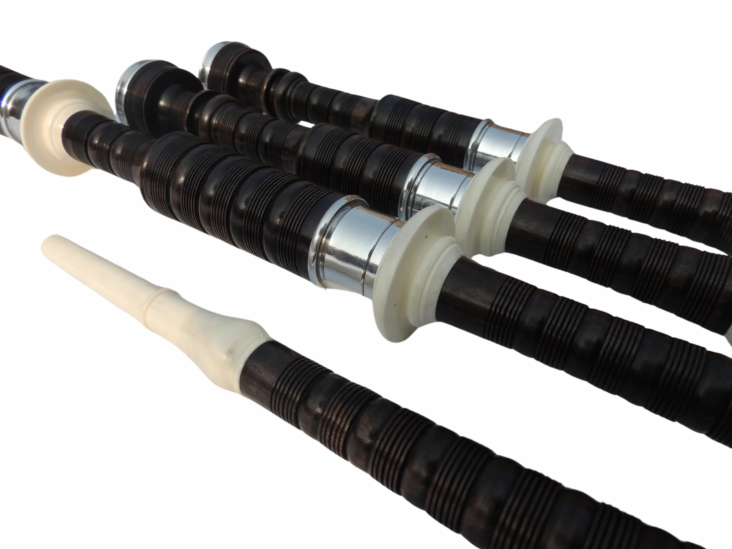 Great Highland Gaitas de Hakam Din - Madera de cocobolo sombreada negra con soportes de marfil de imitación y virolas y toboganes plateados de níquel, cordón de cubierta de terciopelo negro para