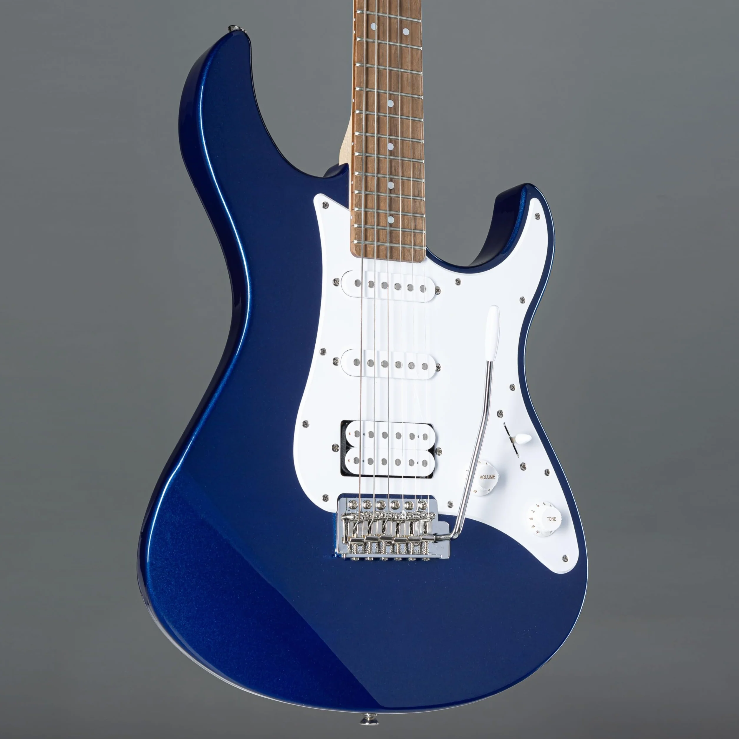 Yamaha Pacifica 012 Guitarra Eléctrica Guitarra 4/4 de madera, 64.77 cm, escala 25.5 pulgadas, 6 cuerdas, selector pastillas de 5 posiciones, Color Azúl Metálico