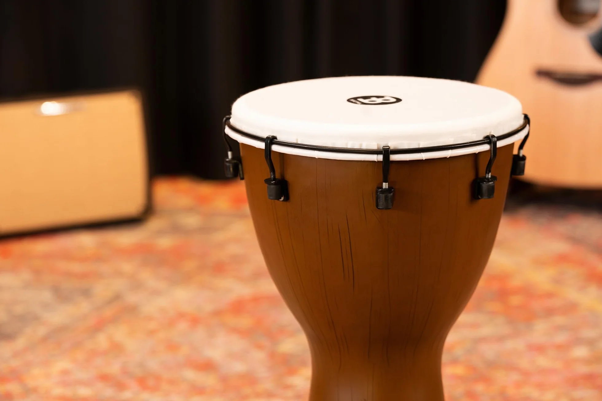Meinl Percussion Djembe (todo tipo de clima) con carcasa sintética y cabeza, serie Alpine — NO fabricado en China — Tamaño mediano de 30,48 cm sintonizado mecánicamente, 2 años de garantía (ADJ12-BW)